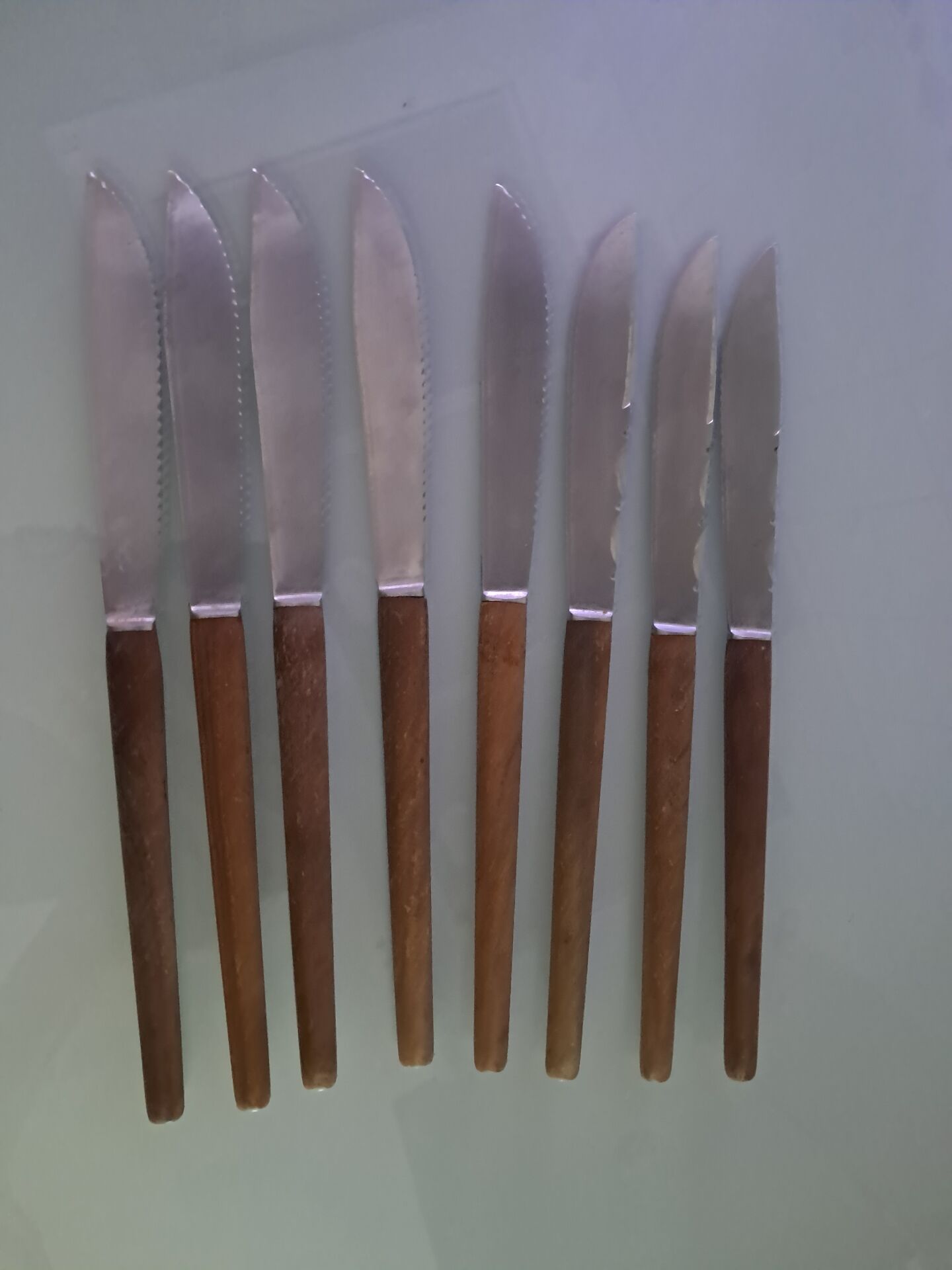 8 vintage knives