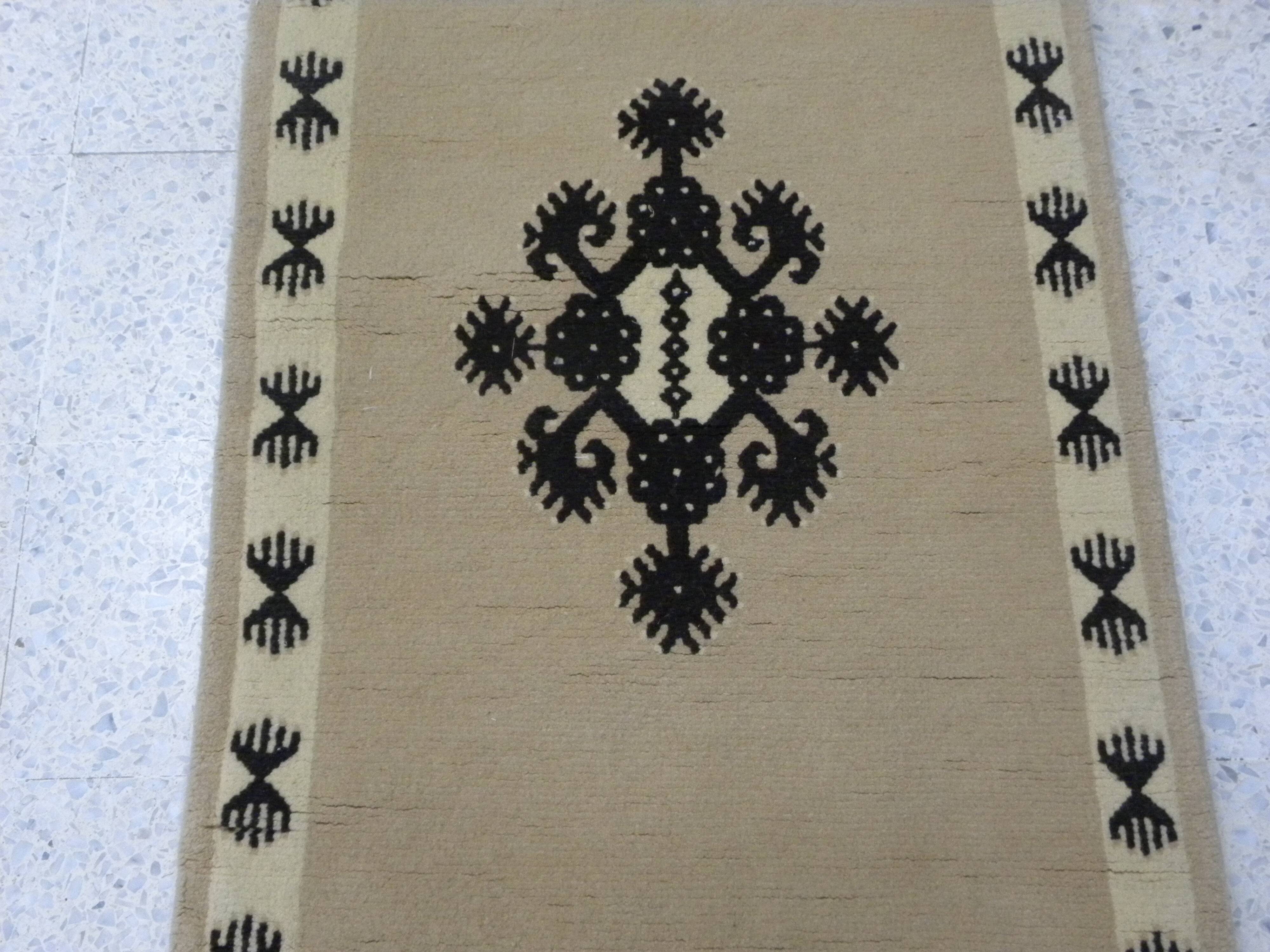 Ecru Berber rug - Traditional rug - Handcrafted wool rug