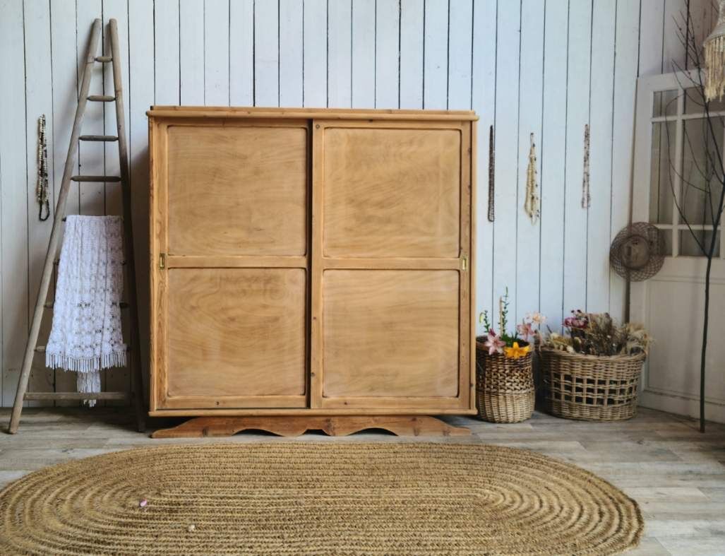 Sliding Parisian wardrobe