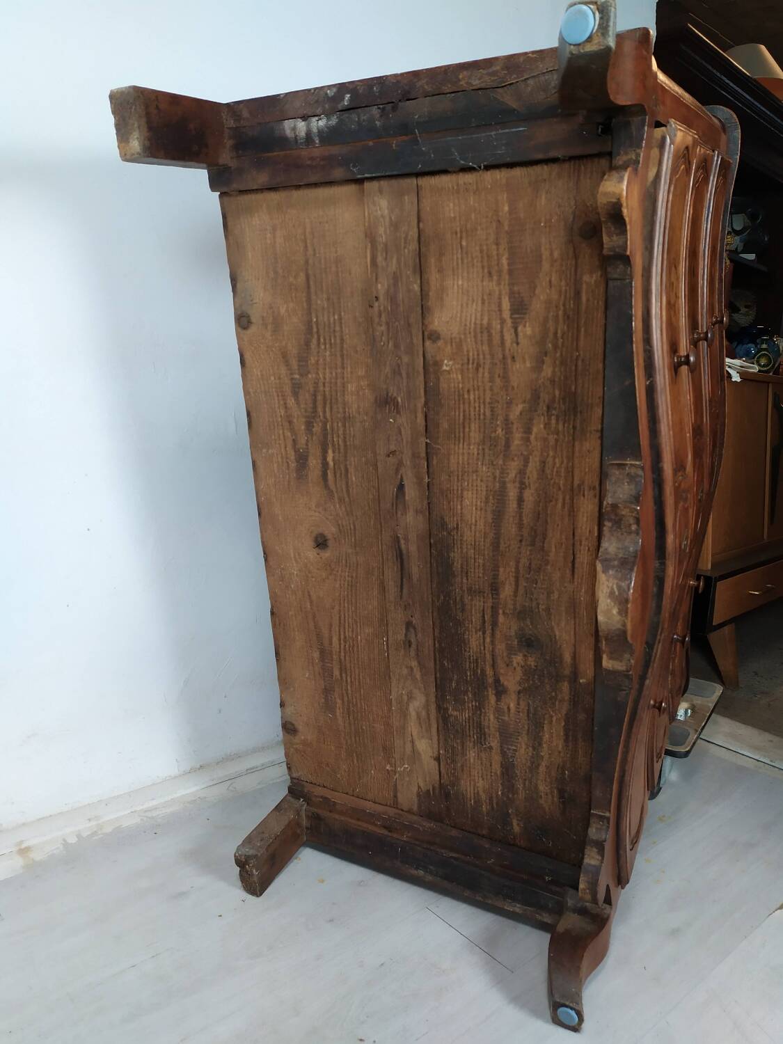 Louis XV chest of drawers