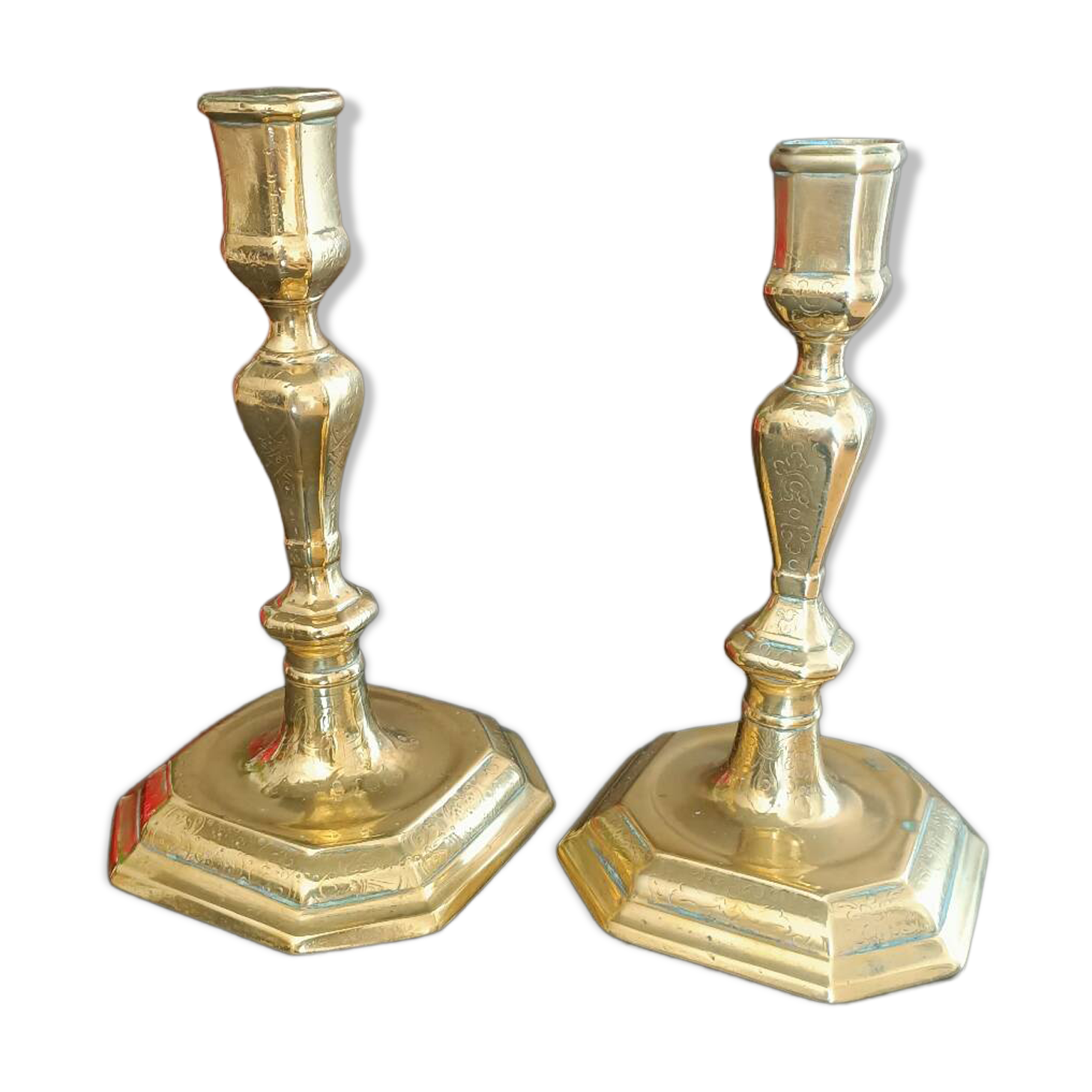 Bougeoirs ciselés en bronze doré