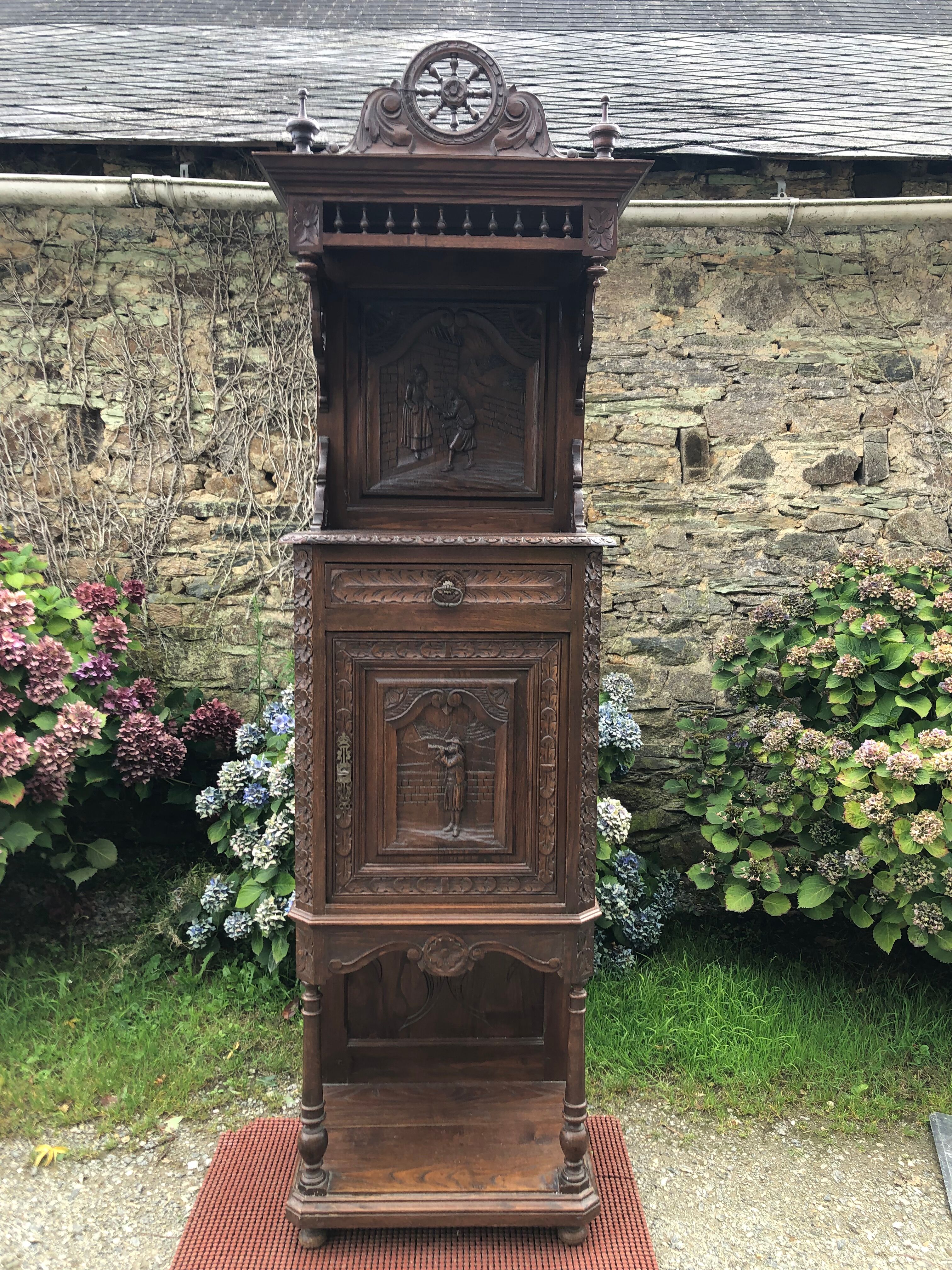 Breton oak sideboard from the early 20th century