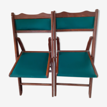 2 chaises pliantes en bois et skai vert, années 60