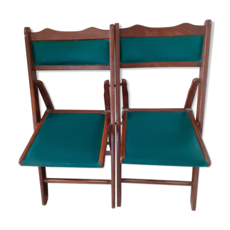 2 chaises pliantes en bois et skai vert, années 60