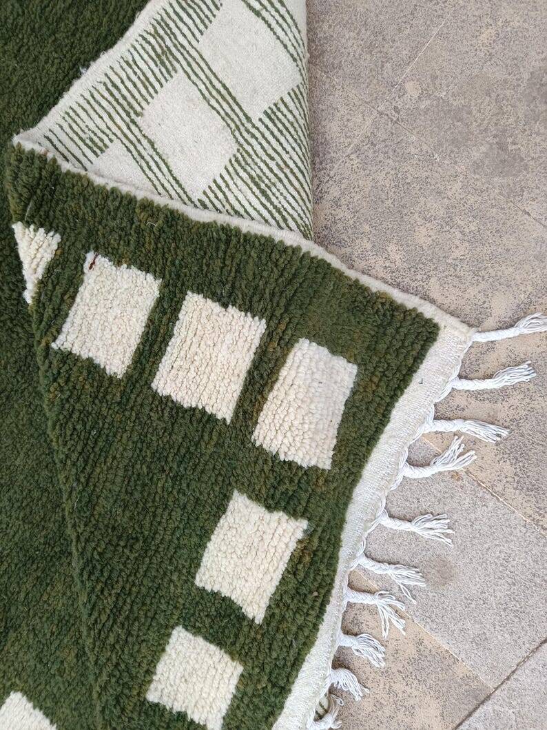 Beni Ouraine handwoven rug, traditional style, size 140 x 270 cm