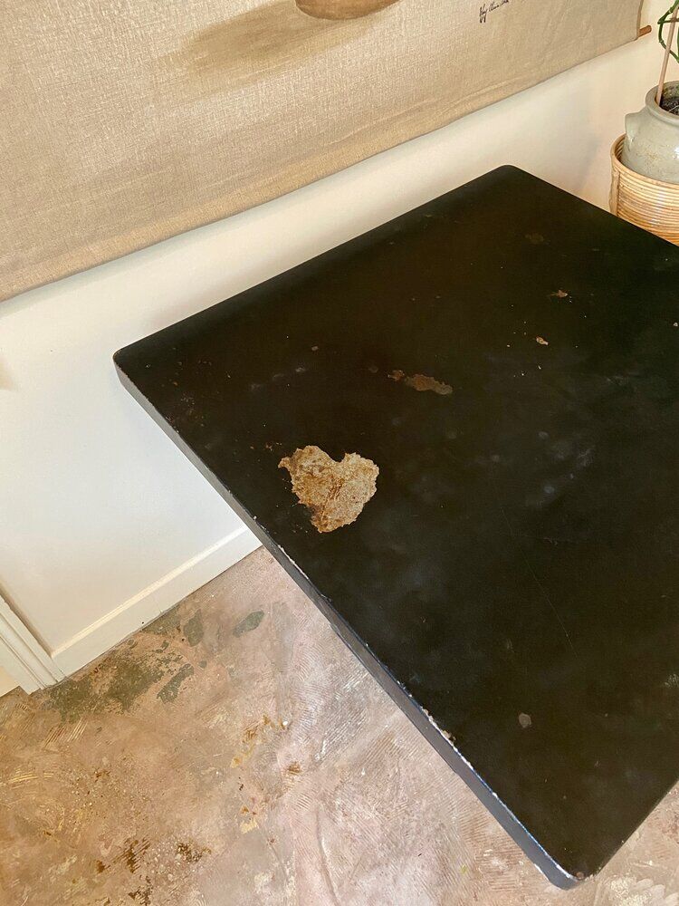 Black metal table ☐ 80 x 80 cm