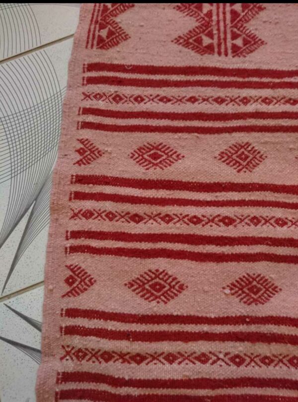 tapis berbère rose et rouge 110 x 66 cm