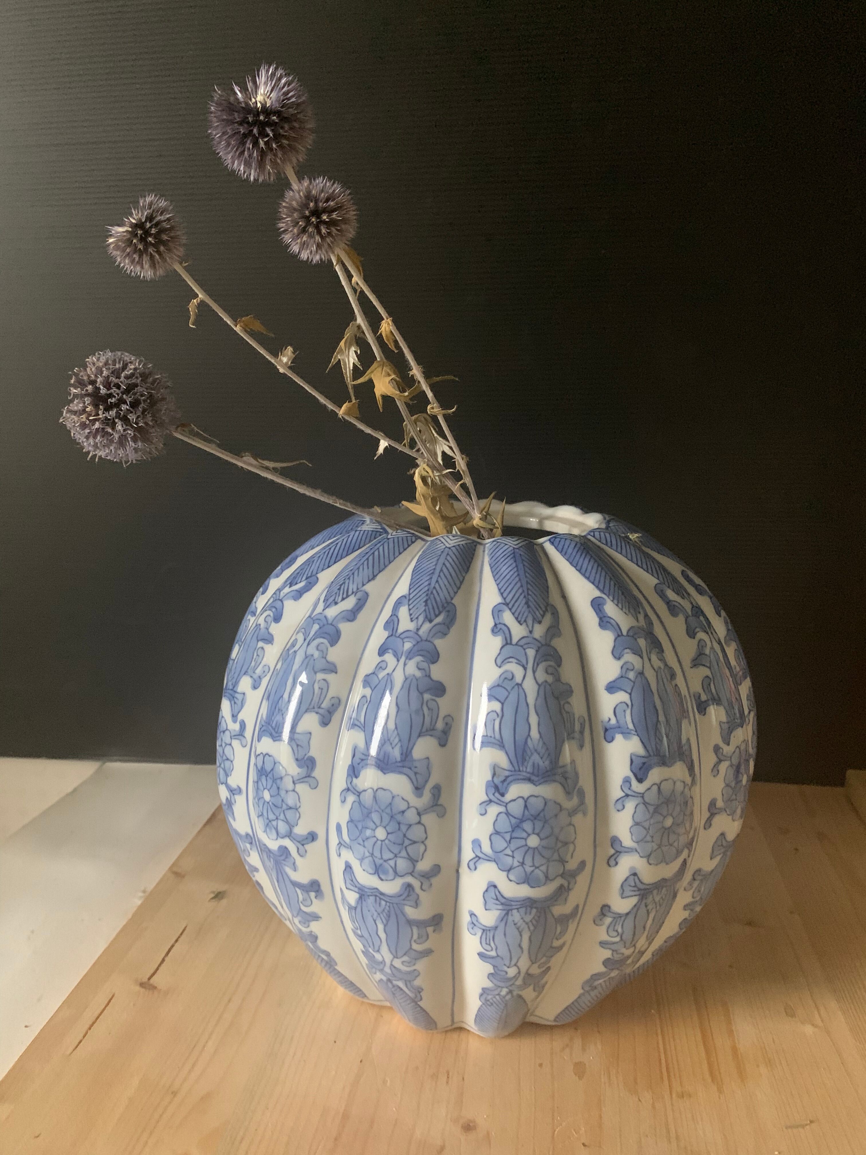 Chinese round vase