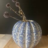 Chinese round vase
