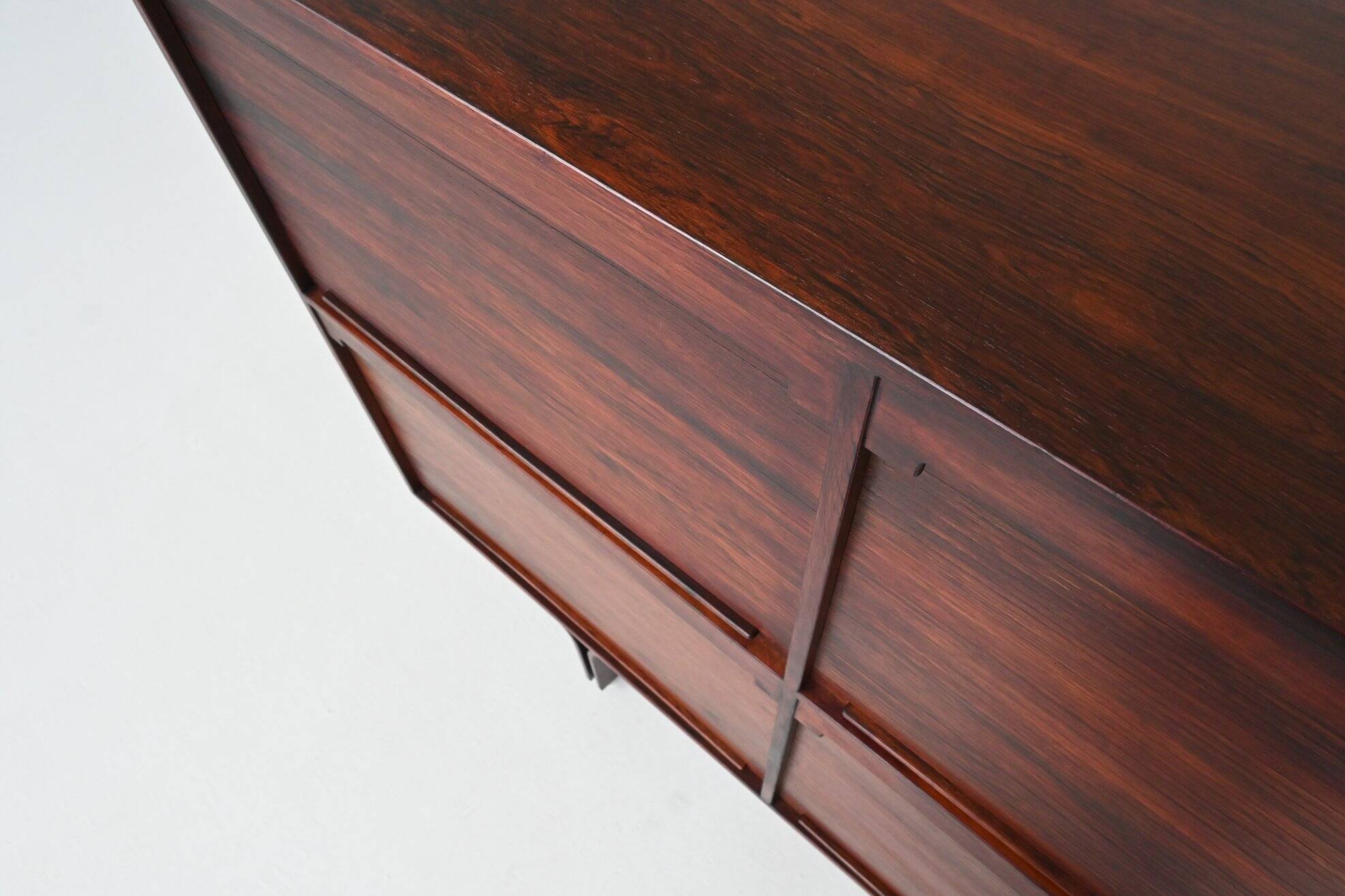 Meuble Gianfranco Frattini modèle 504 en palissandre Bernini Italie 1960