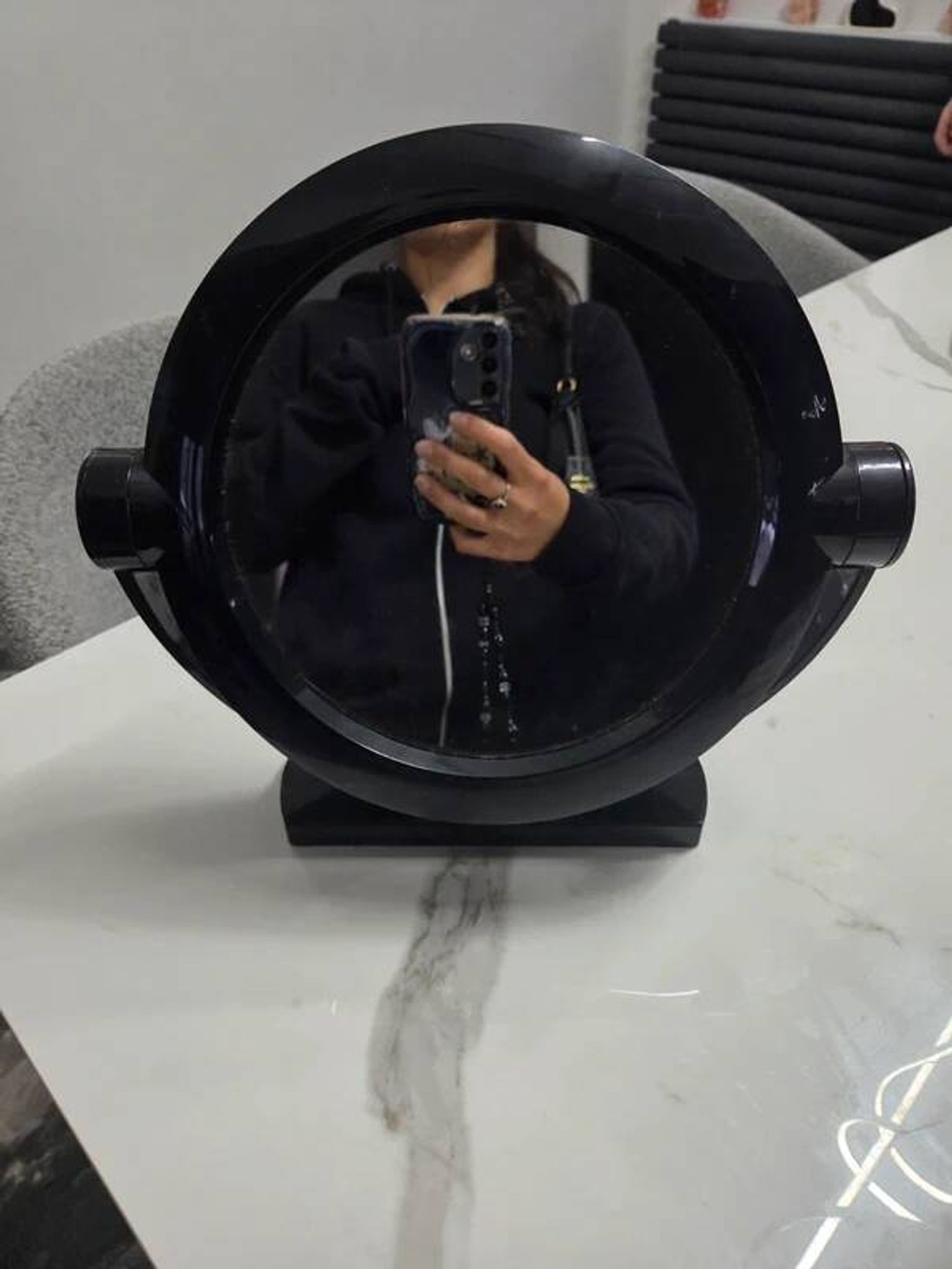 Vintage round pivoting mirror in black, retro style from the 70s/80s.