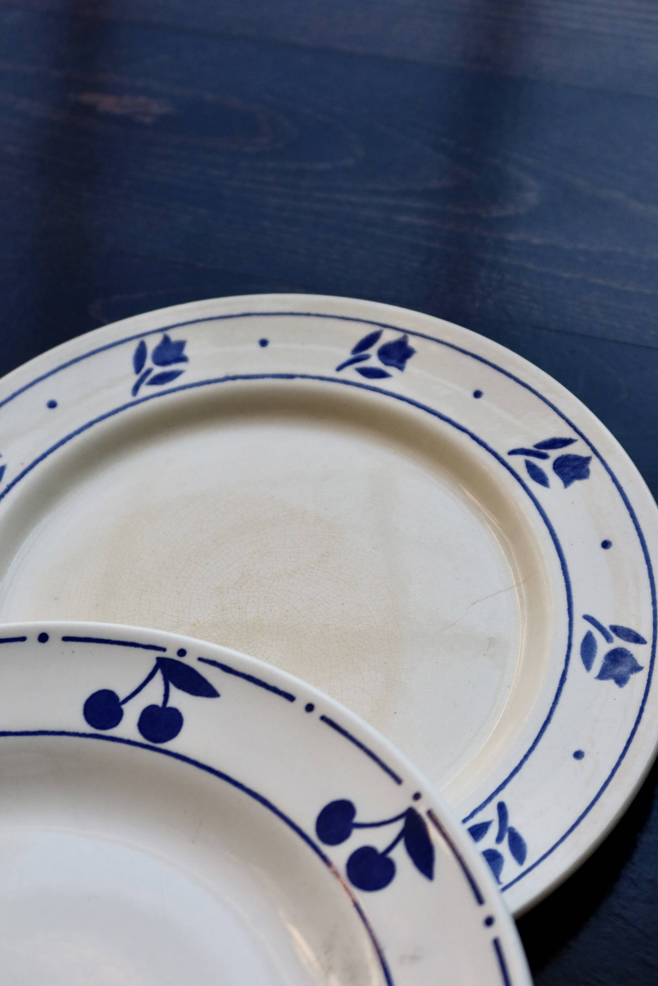 6 mismatched vintage flat plates in blue and white porcelain