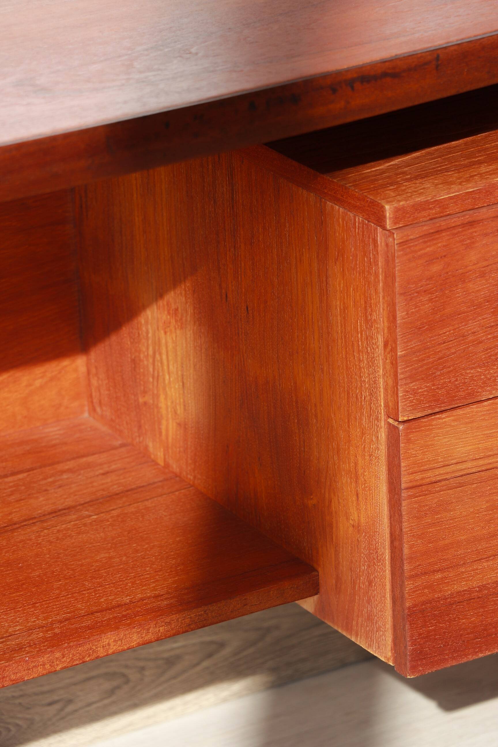 Desk/Dressing table - Durable Suites - 1960