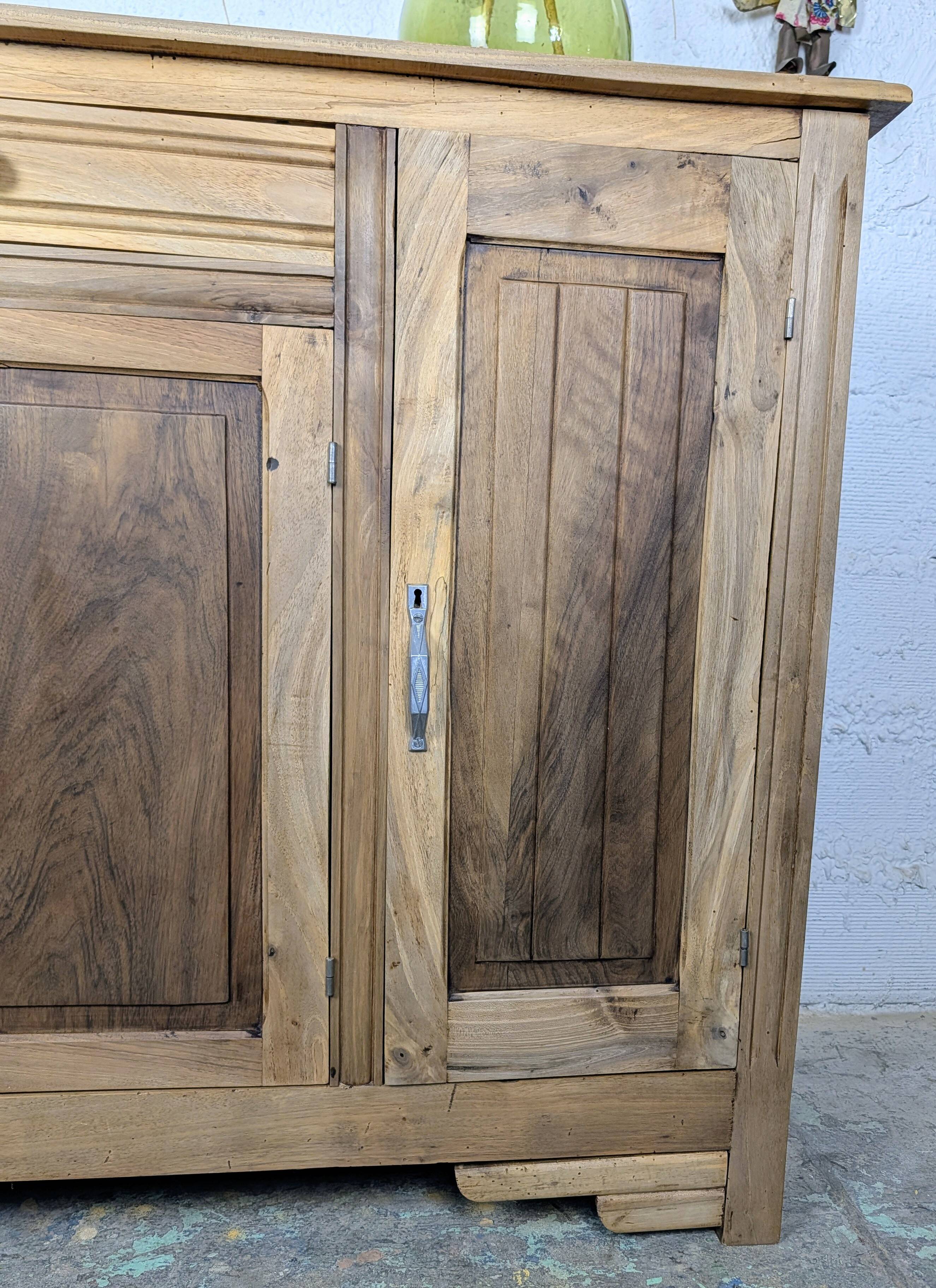 Buffet with 3 doors