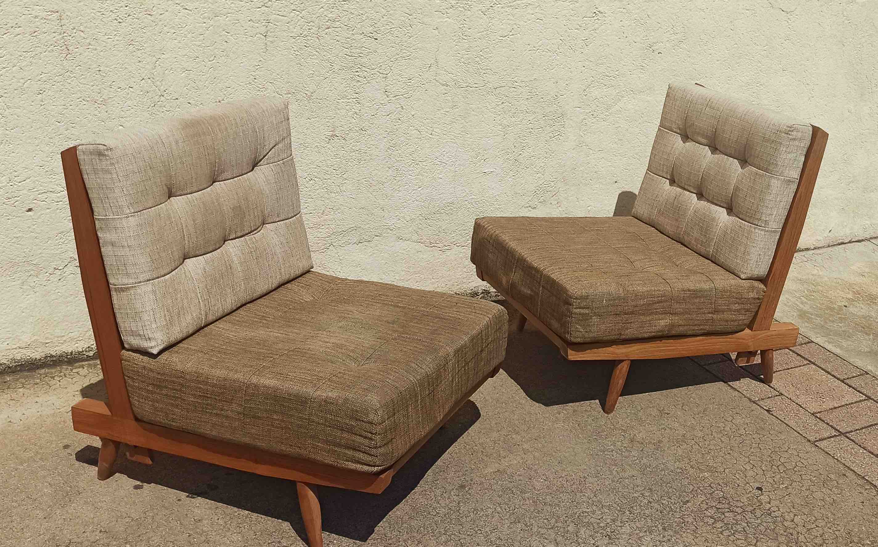 Pair of heaters 60s solid teak two-tone cushions