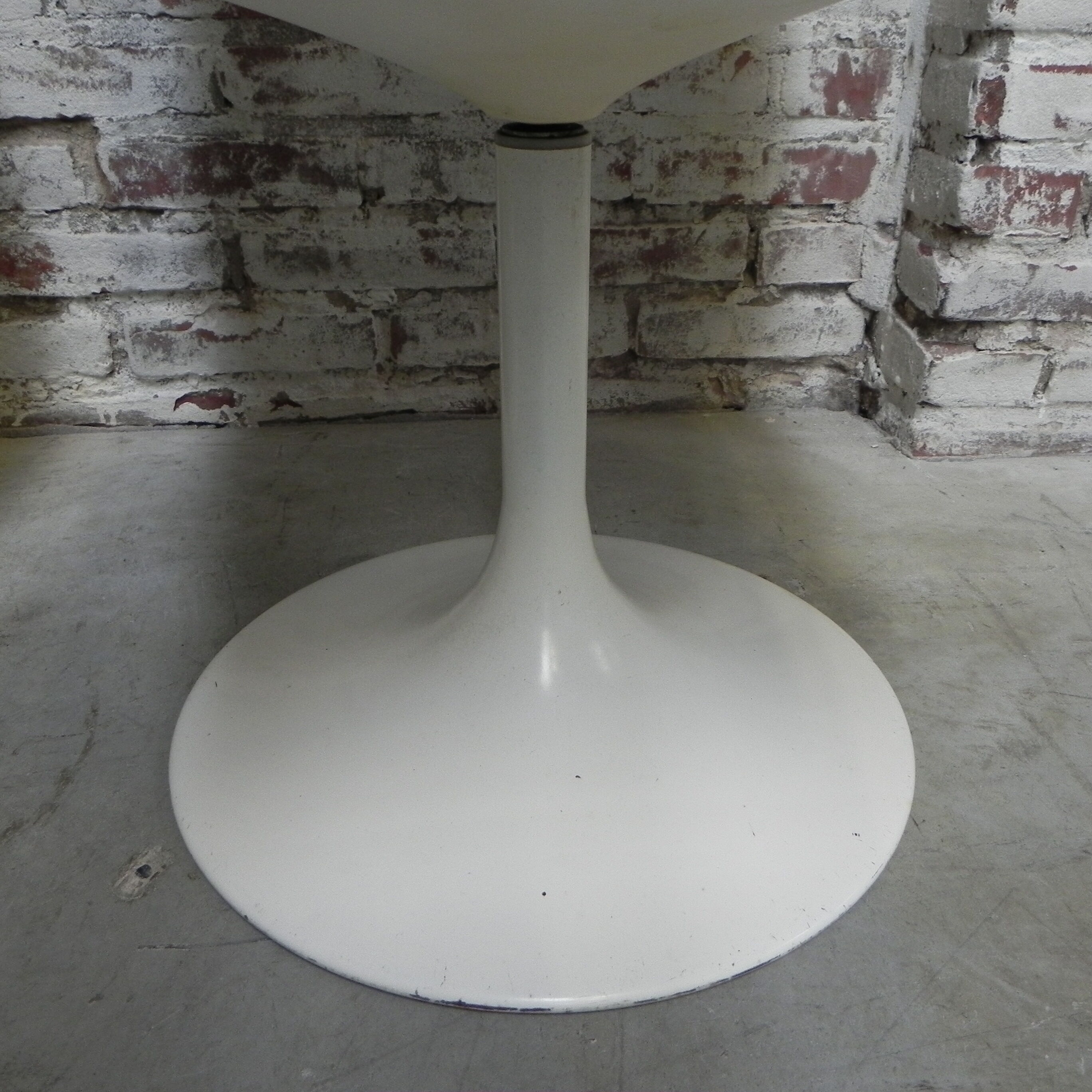 3 Vintage swivel tulip chairs