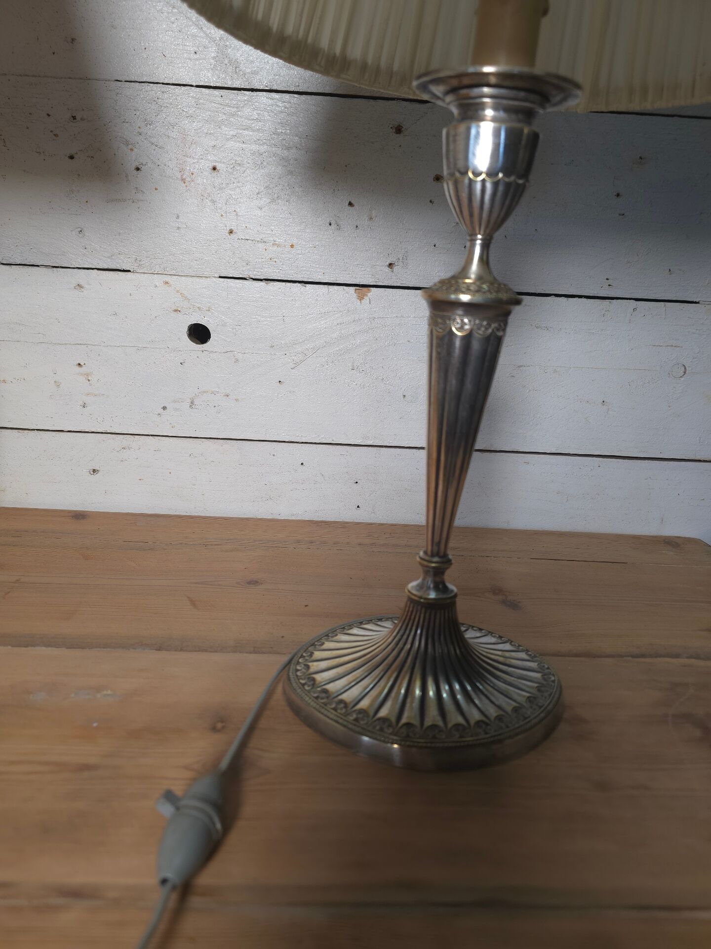 Paire de lampes style art deco en métal argenté