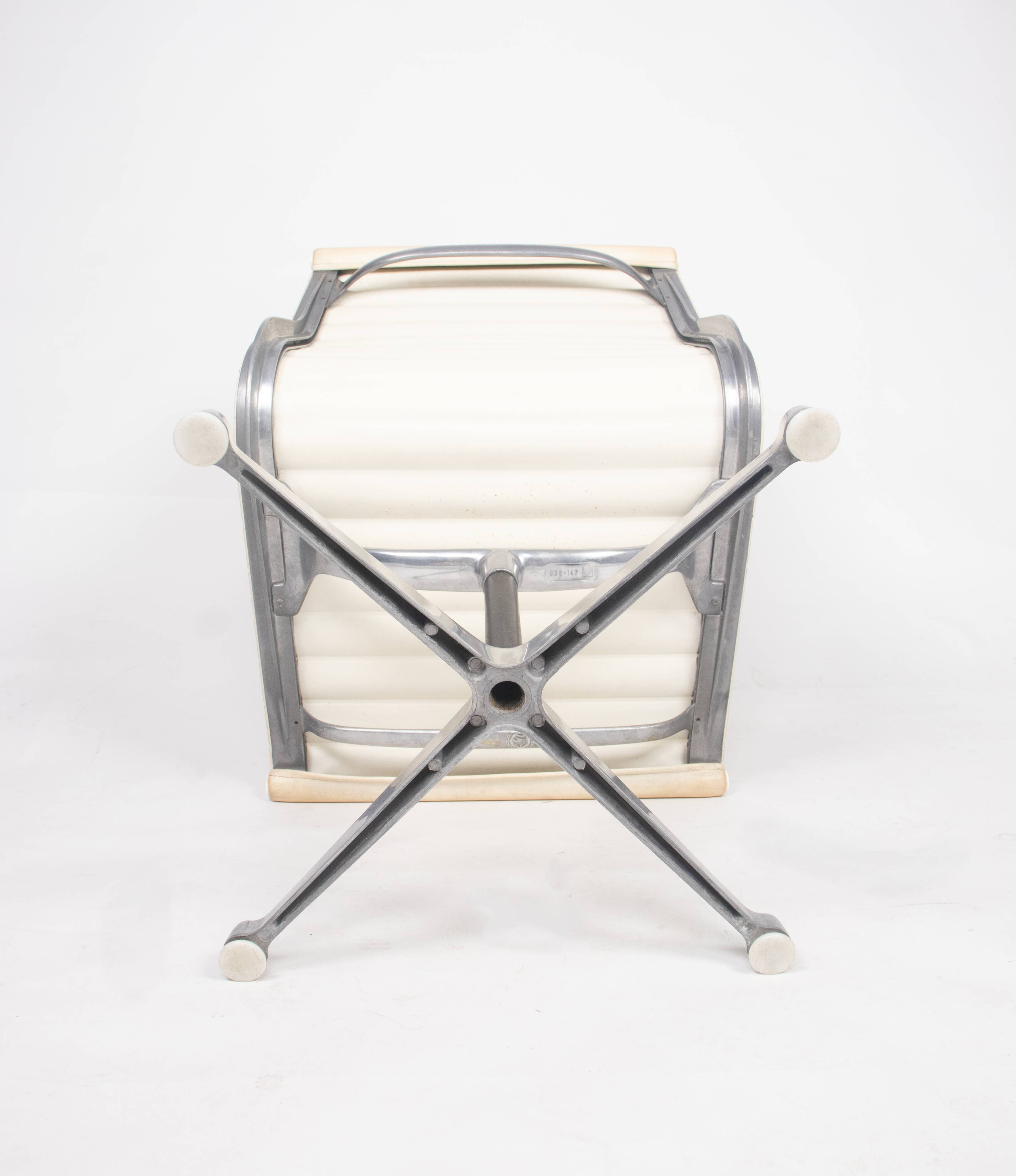 Eames Herman Miller Aluminum Chair EA101