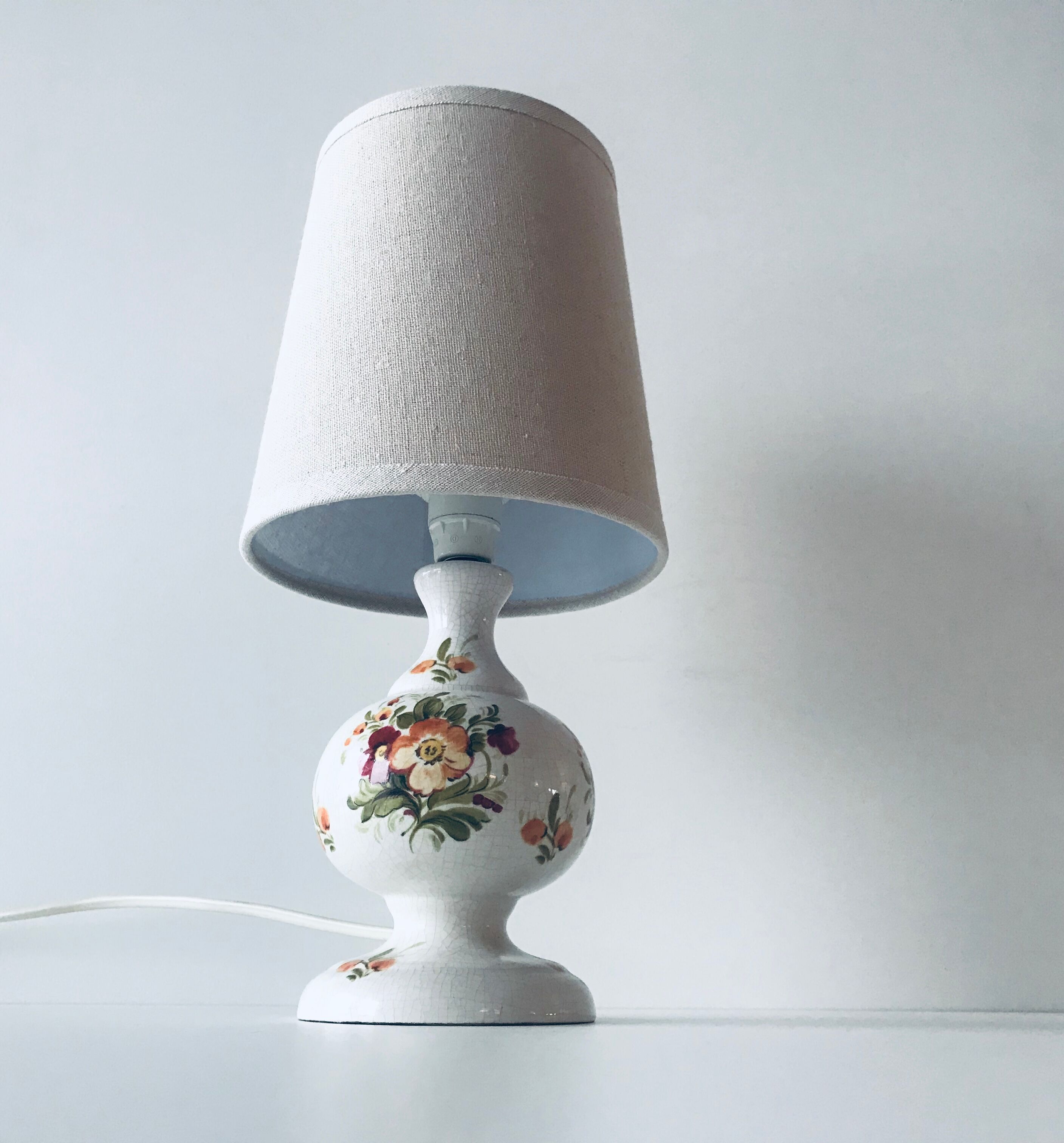 Ceramic lamp floral decoration