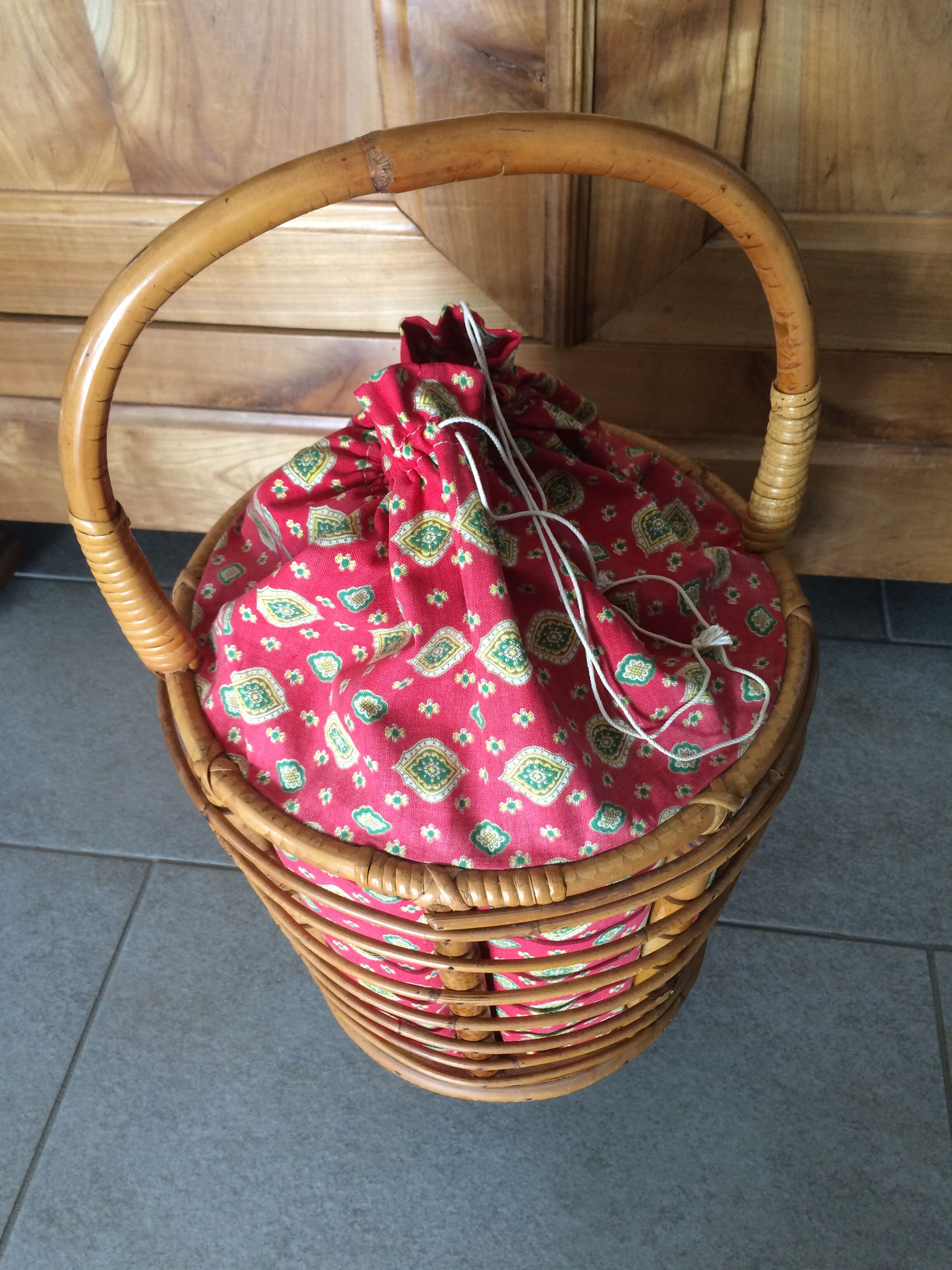 Rattan-work basket with vintage fabric