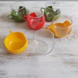 Set de cinq tasses en verre et plastique, années  70.