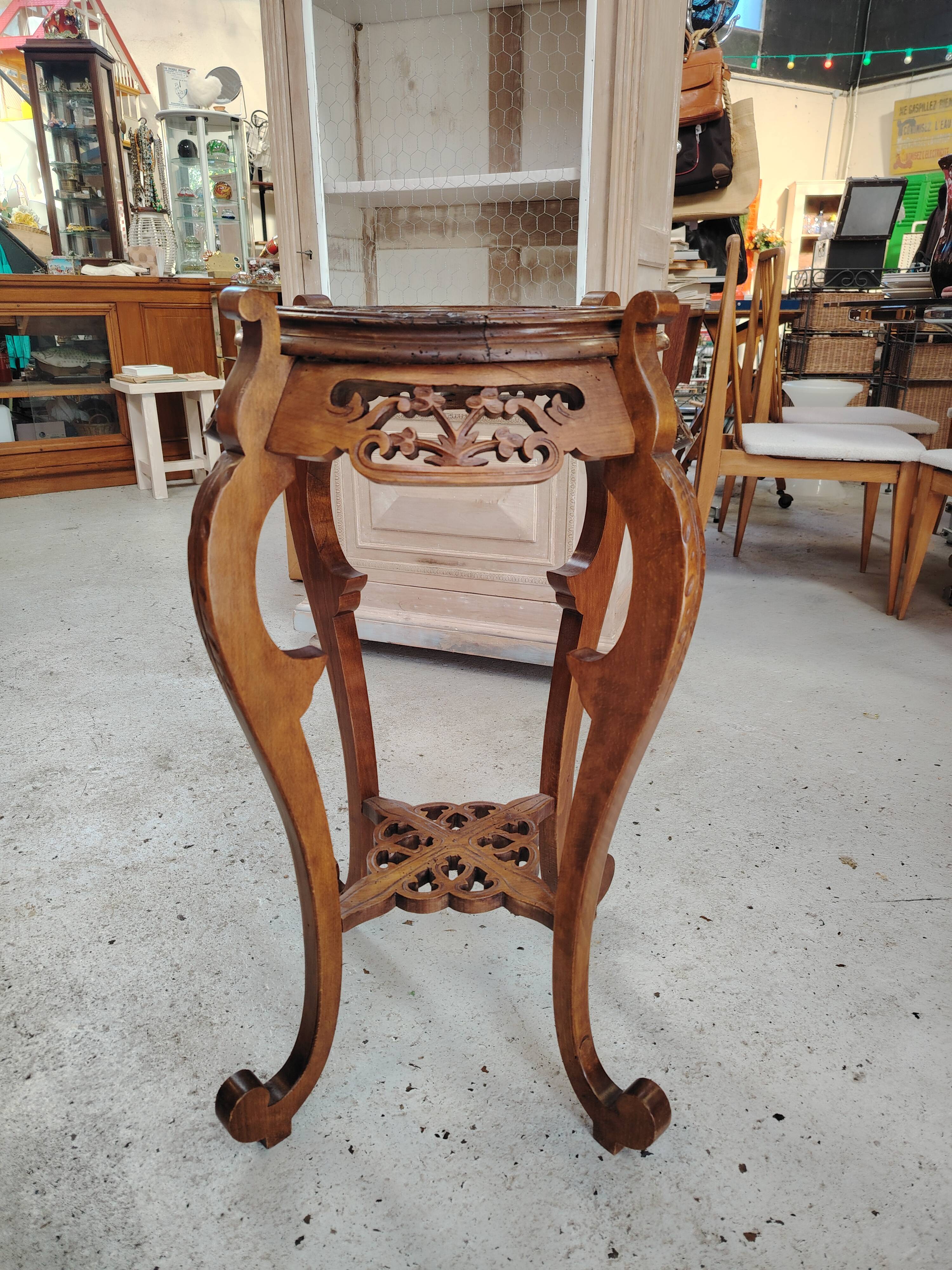 Neo-Renaissance plant stand in carved wood and pink marble