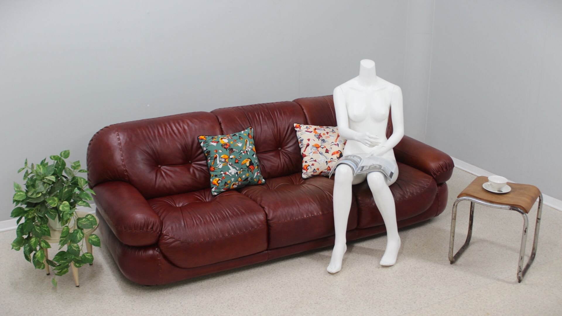 Vintage leather 3 seater sofa Mobil Girgi, 1970s