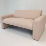 Banc à deux places Artifort Modèle 691, rembourré en laine rose douce, années 1980.