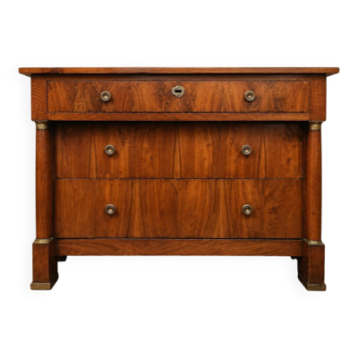 Commode d'époque Empire en noyer à colonnes détachées et bronzes dorés