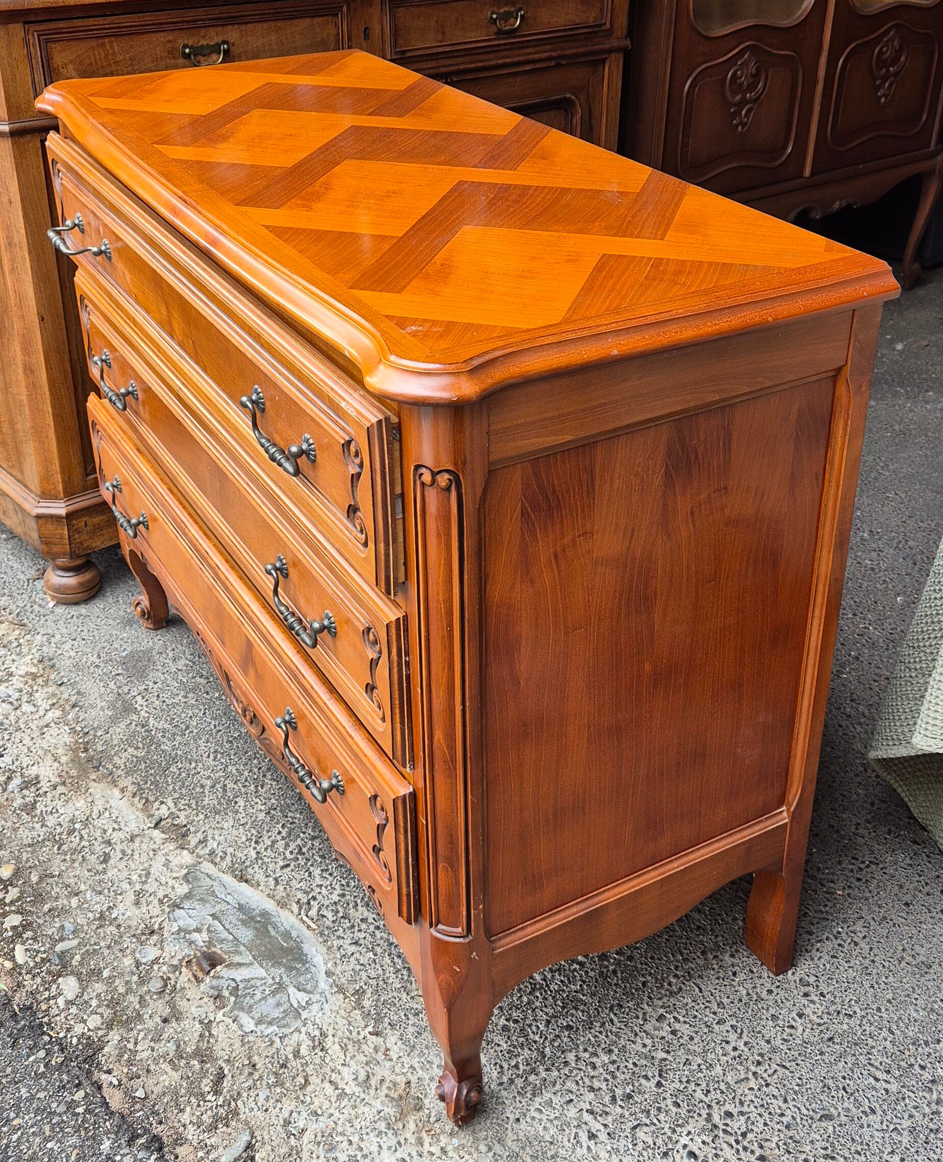 Chest of drawers with 3 drawers