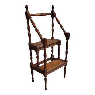 Escabot de bibliothéque anglais en acajou, reposant sur quatre pieds tourné