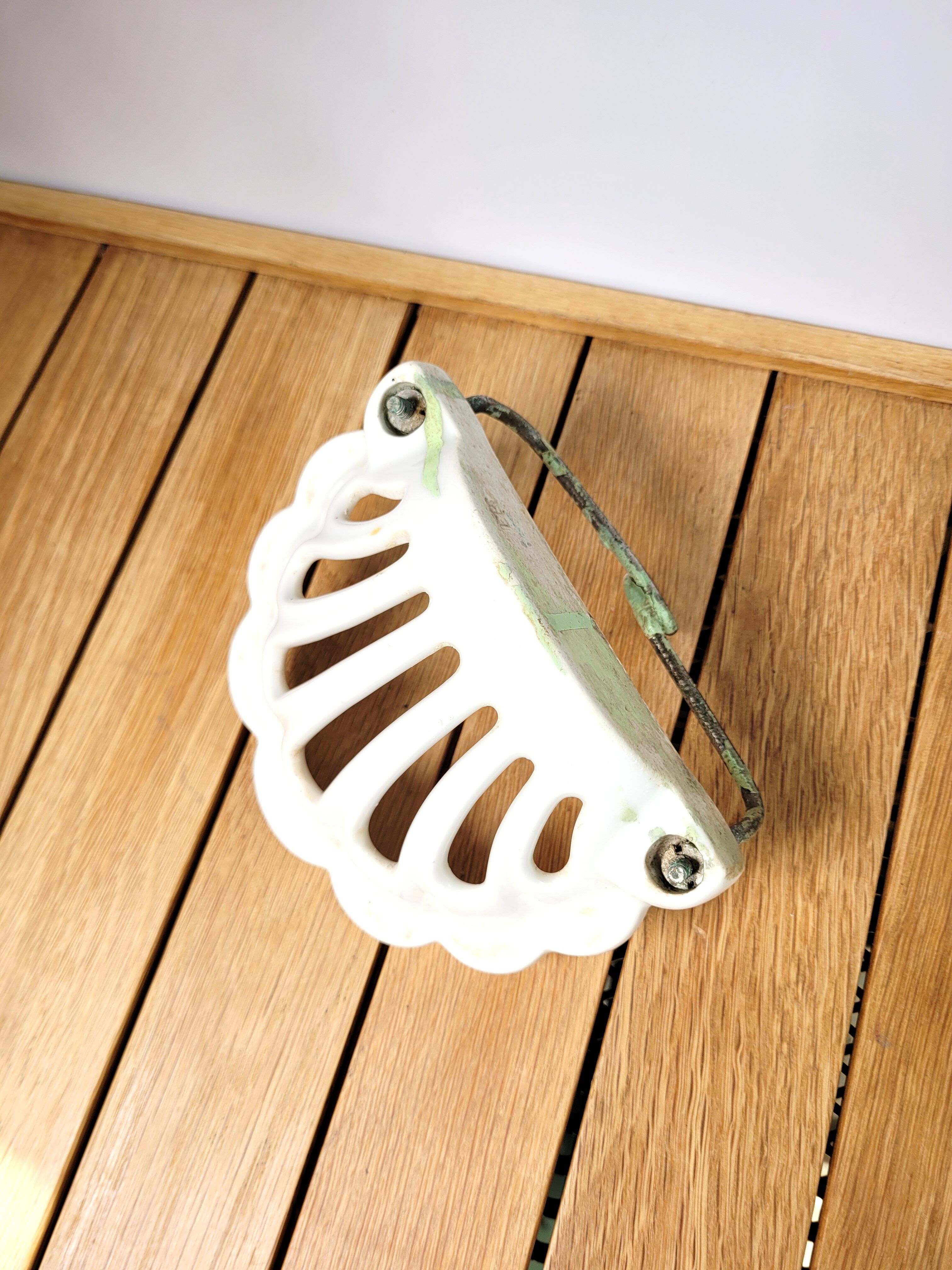 Wall-mounted soap holder ceramic shell