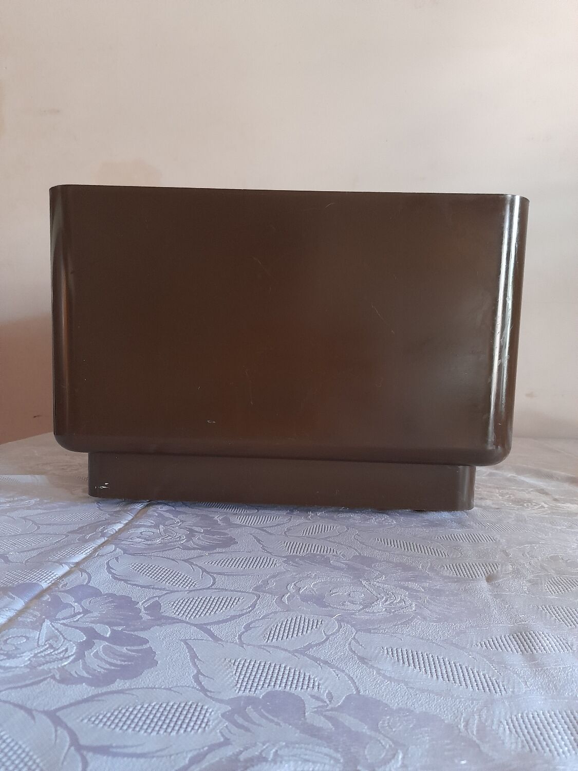 Flower box with water reserve year 1980