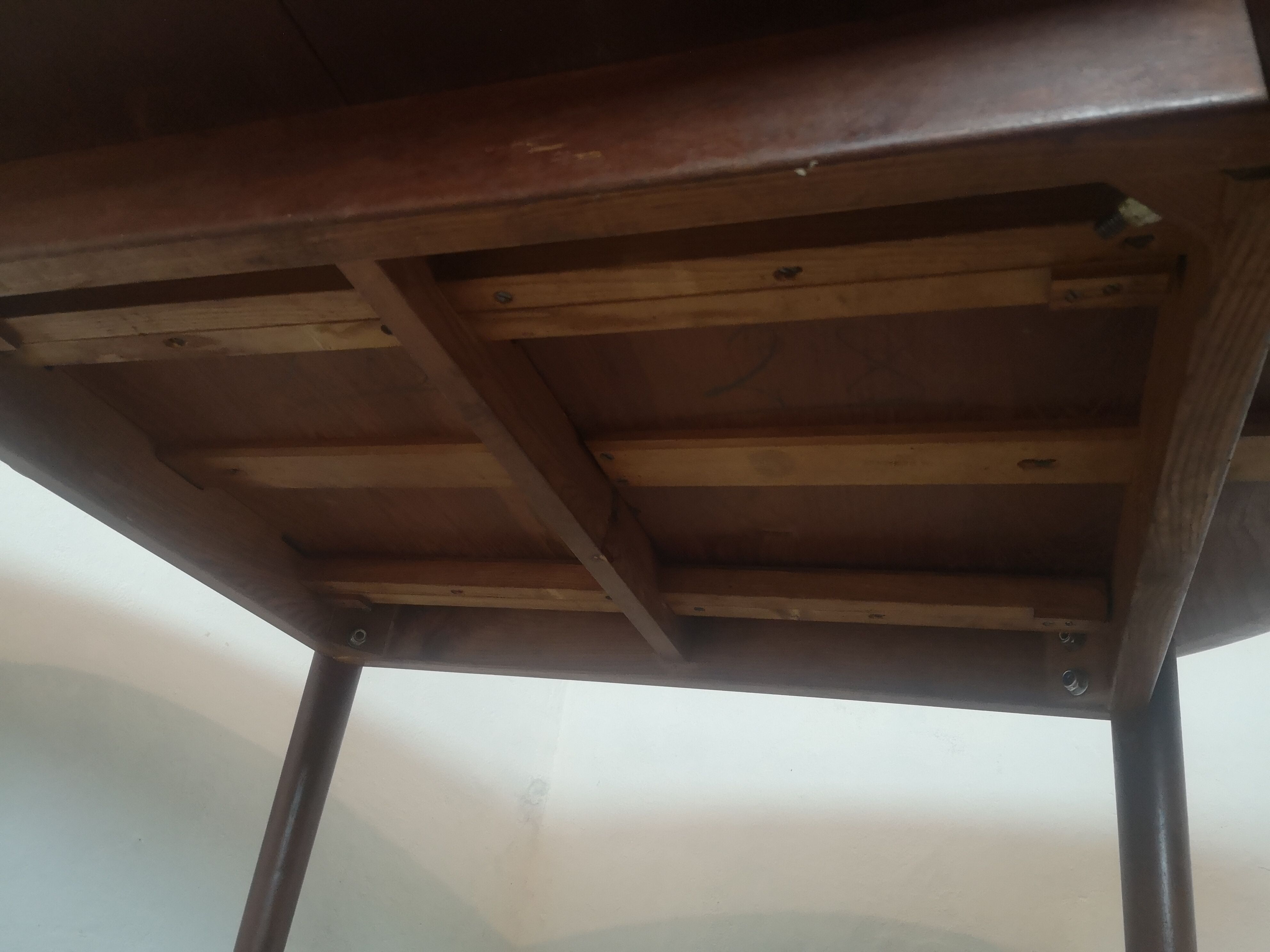 Scandinavian extendable round dining table in teak