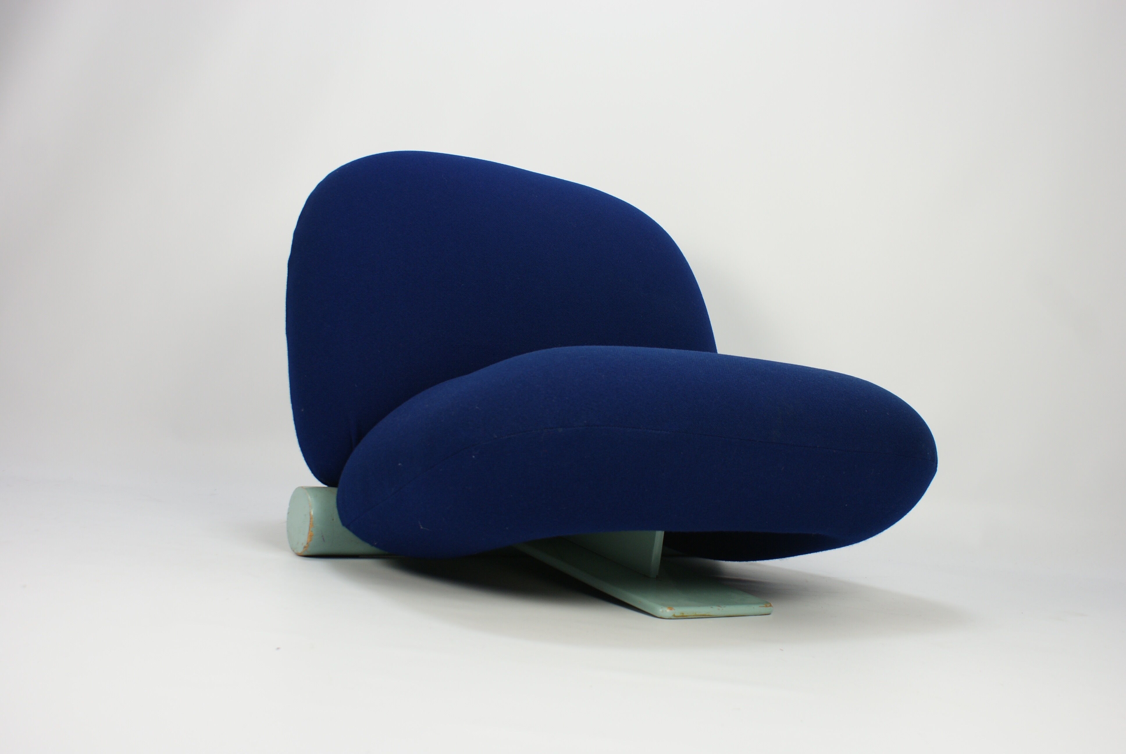Artifort 200 lounge chair by John Jenkins 1980
