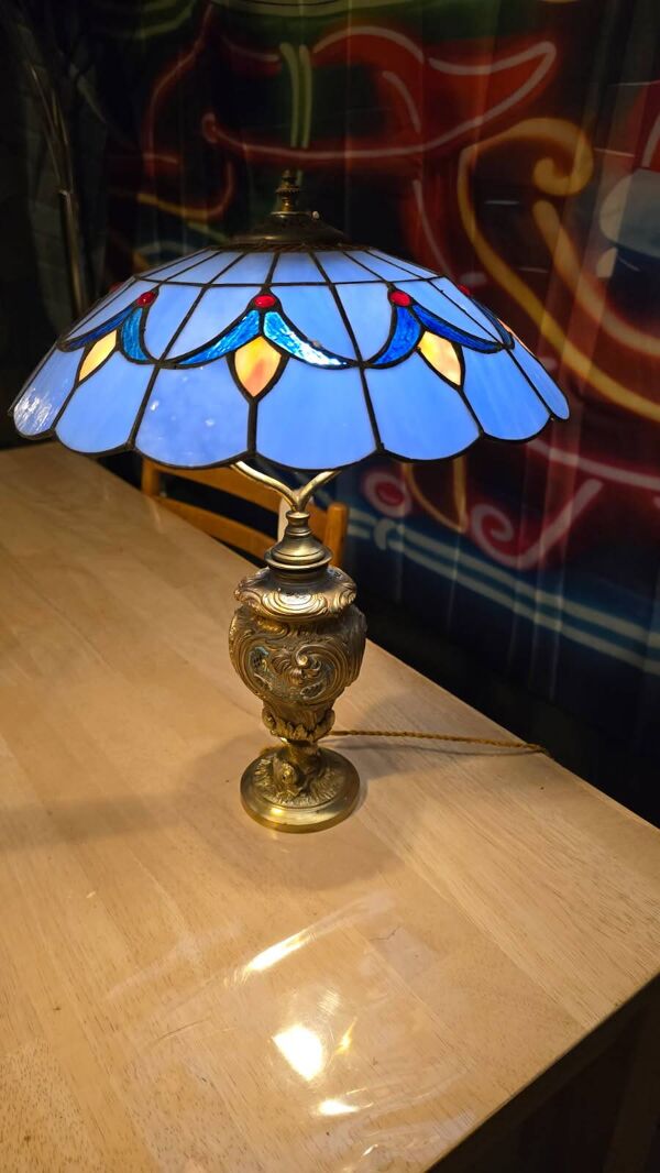 lampe bronze 1900 massif incrustée d'émaux et abat-jour verre