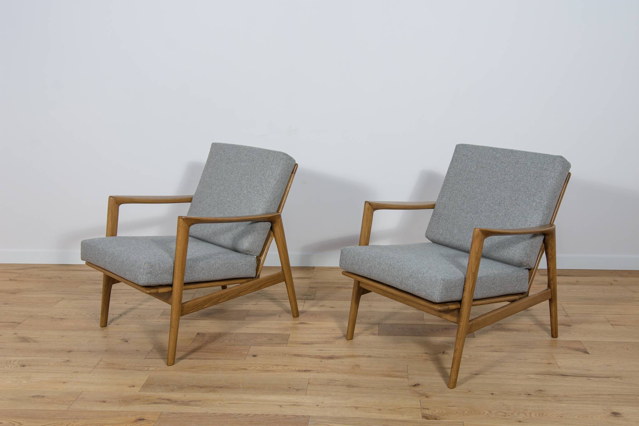 Model 300-139 Armchairs from Swarzędz Factory, 1960s, Set of 2