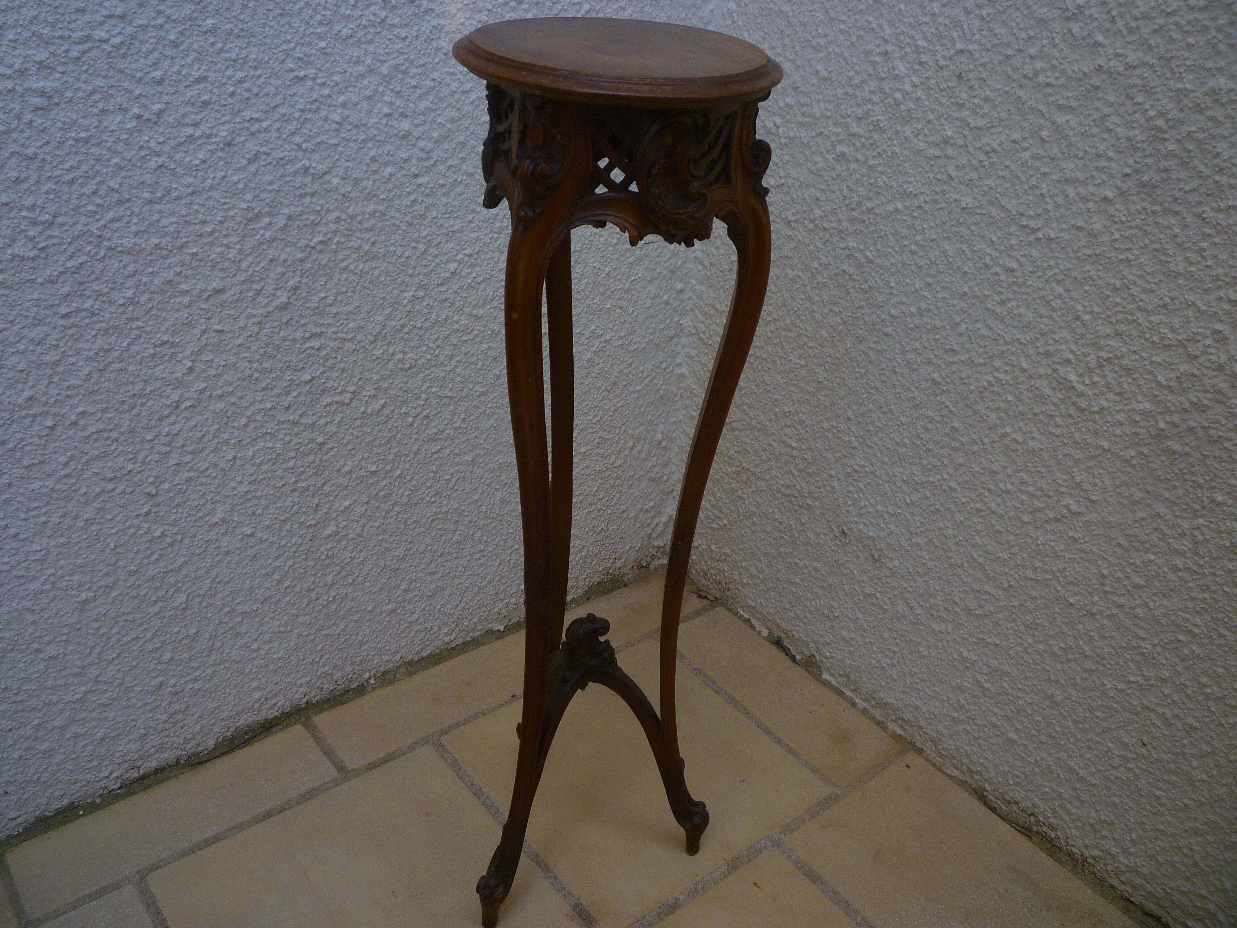 Ancienne selette en bois sculté