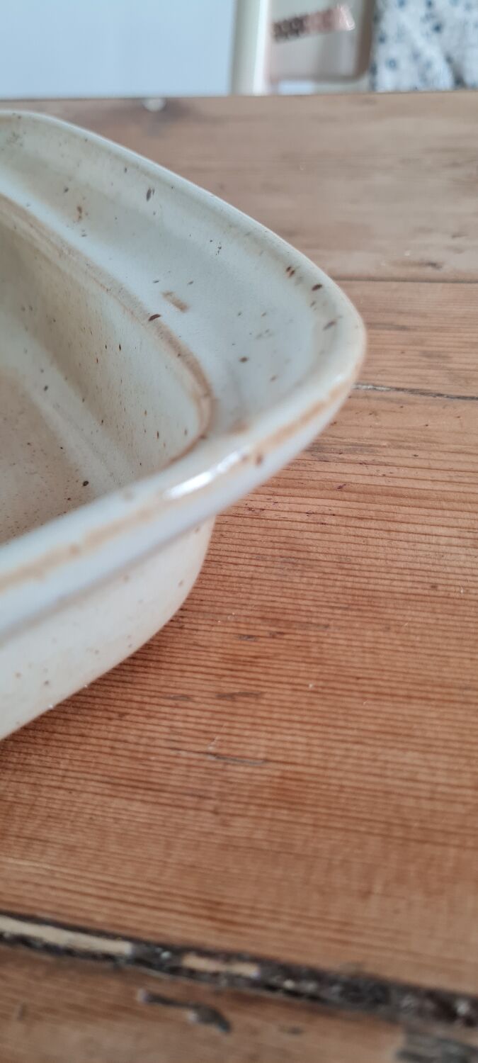 Glazed stoneware dish