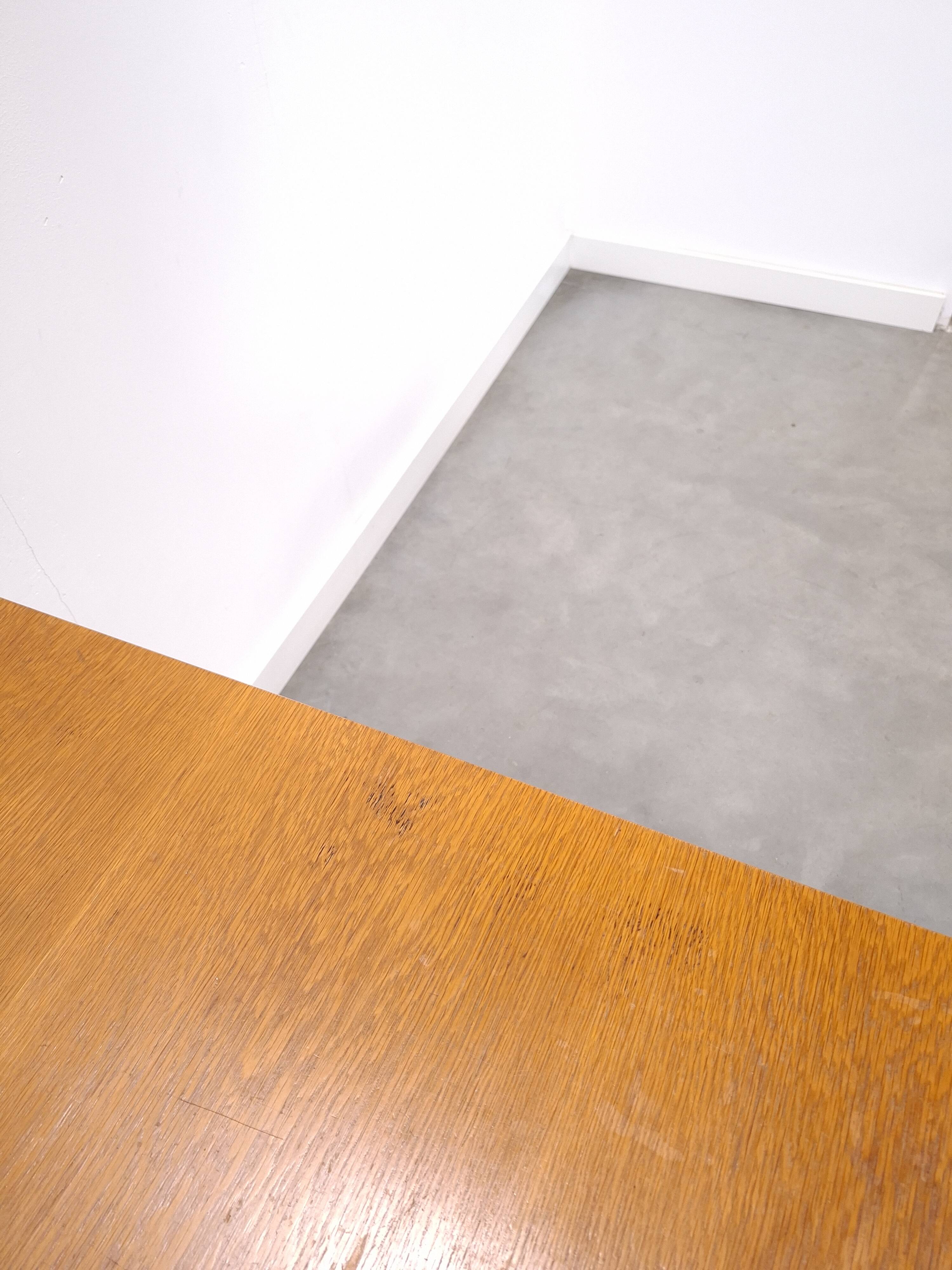 Diepe houten ladekast uit Zweden