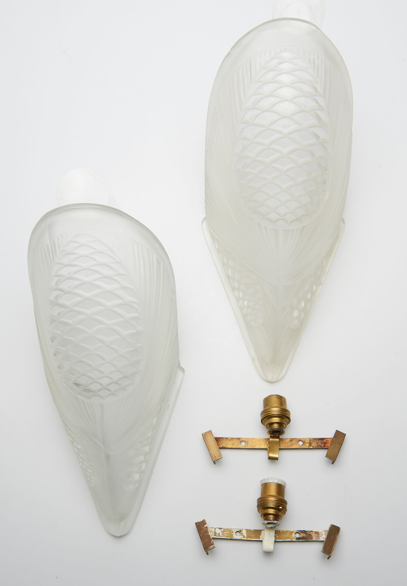 Pair of art deco wall lamps with pine cone pattern