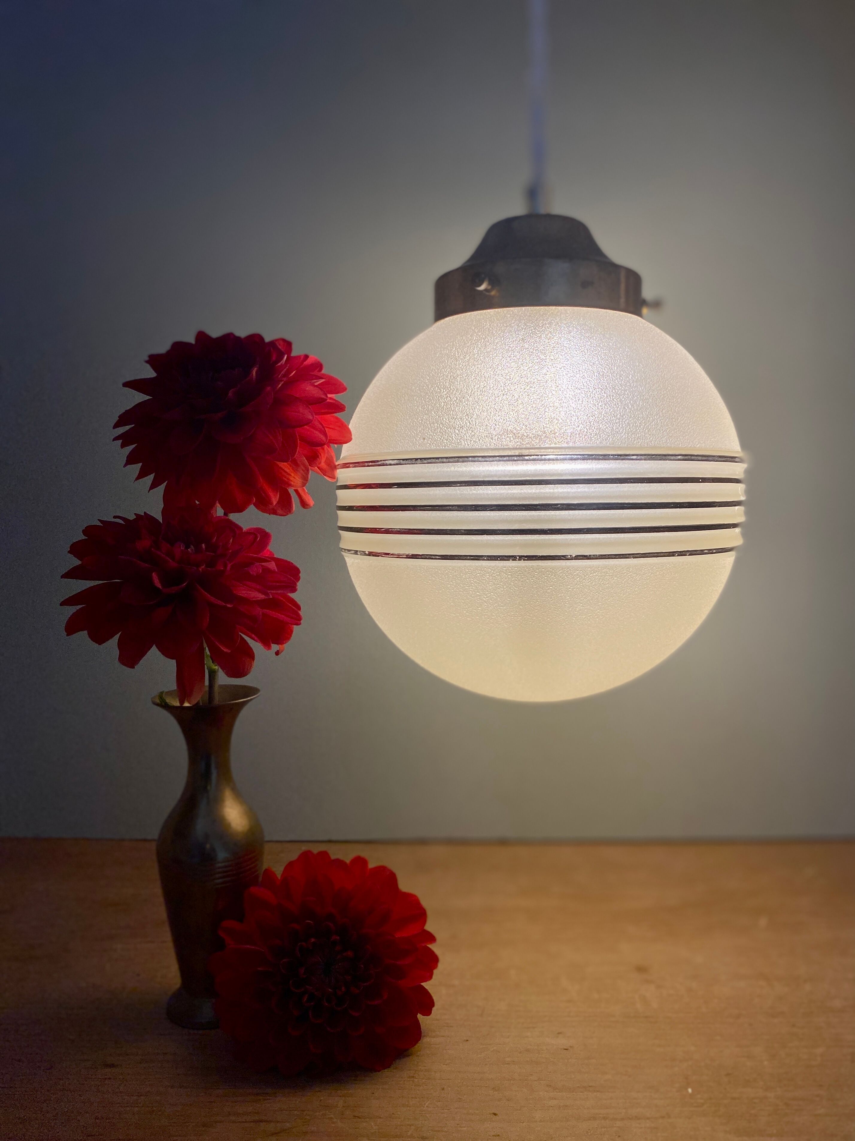 Vintage art deco globe pendant lamp in yellow and gold granite glass