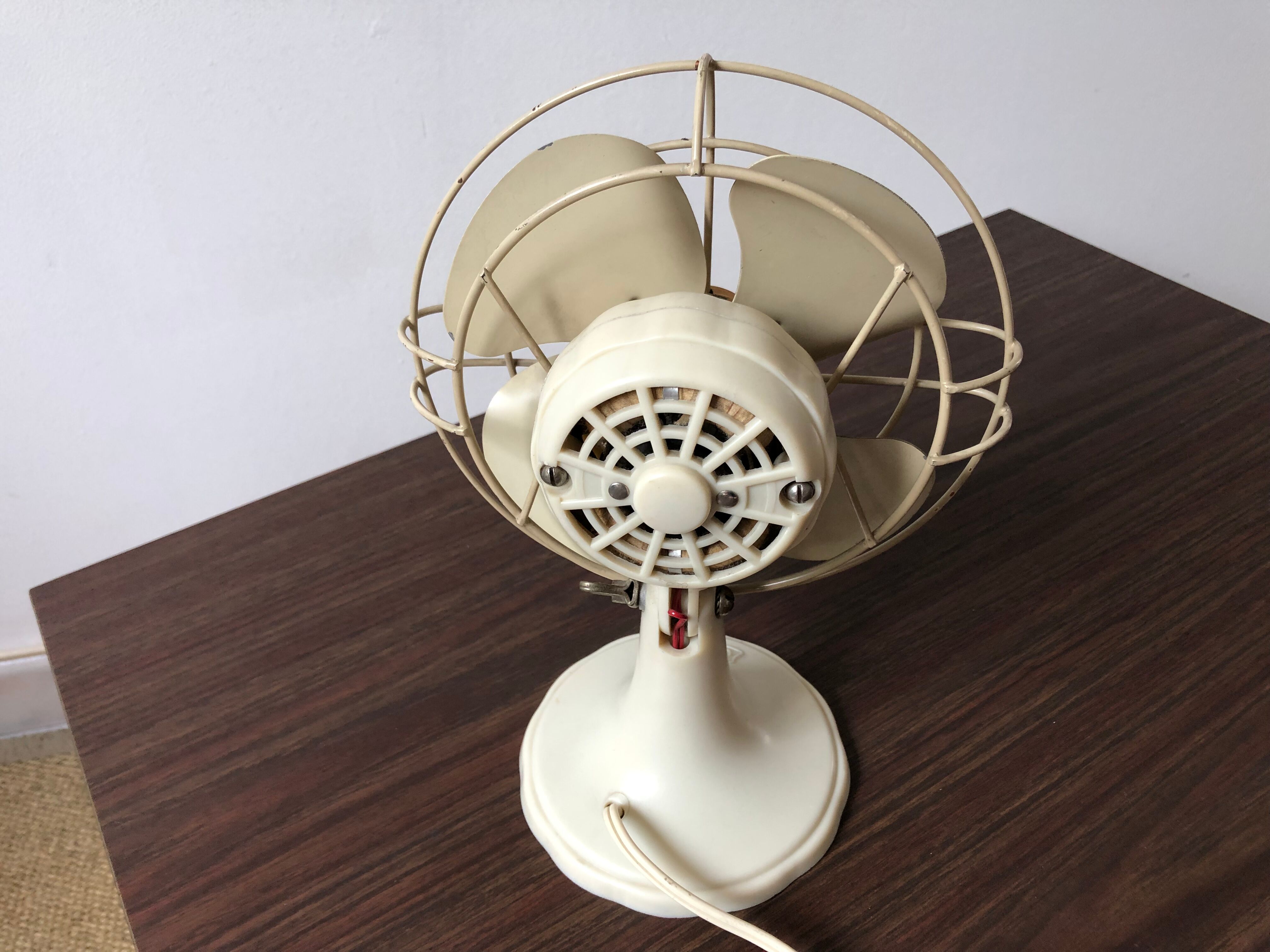 Office fan Calor 220V vintage 1957 bakelite & lacquered sheet metal