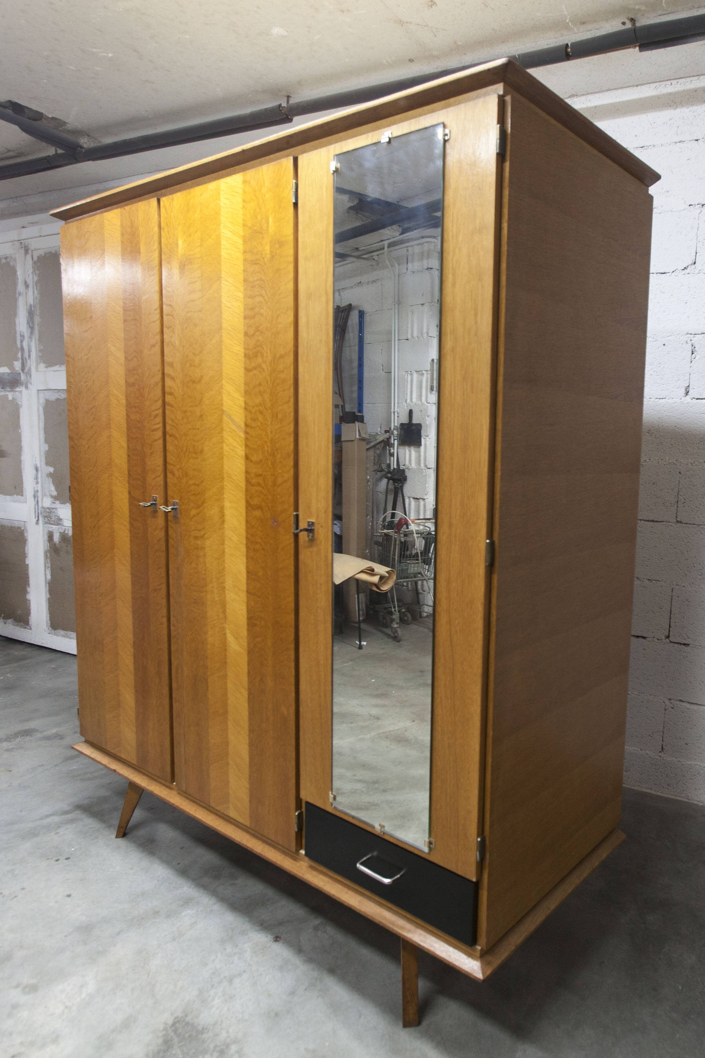 French wardrobe with tapered legs, 3 doors, 1 mirror (27*130), and 1 drawer.