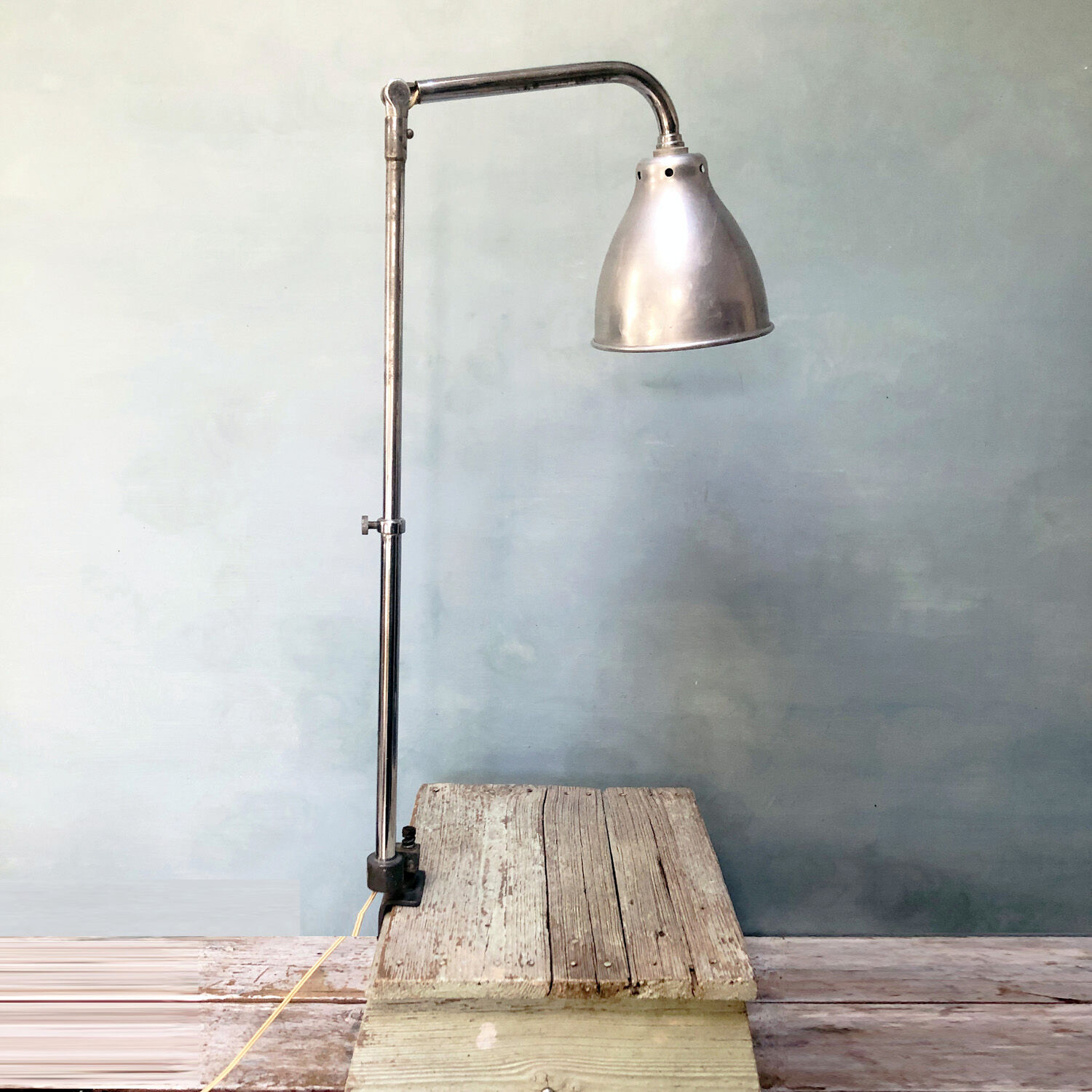 Lampe d'atelier réglable