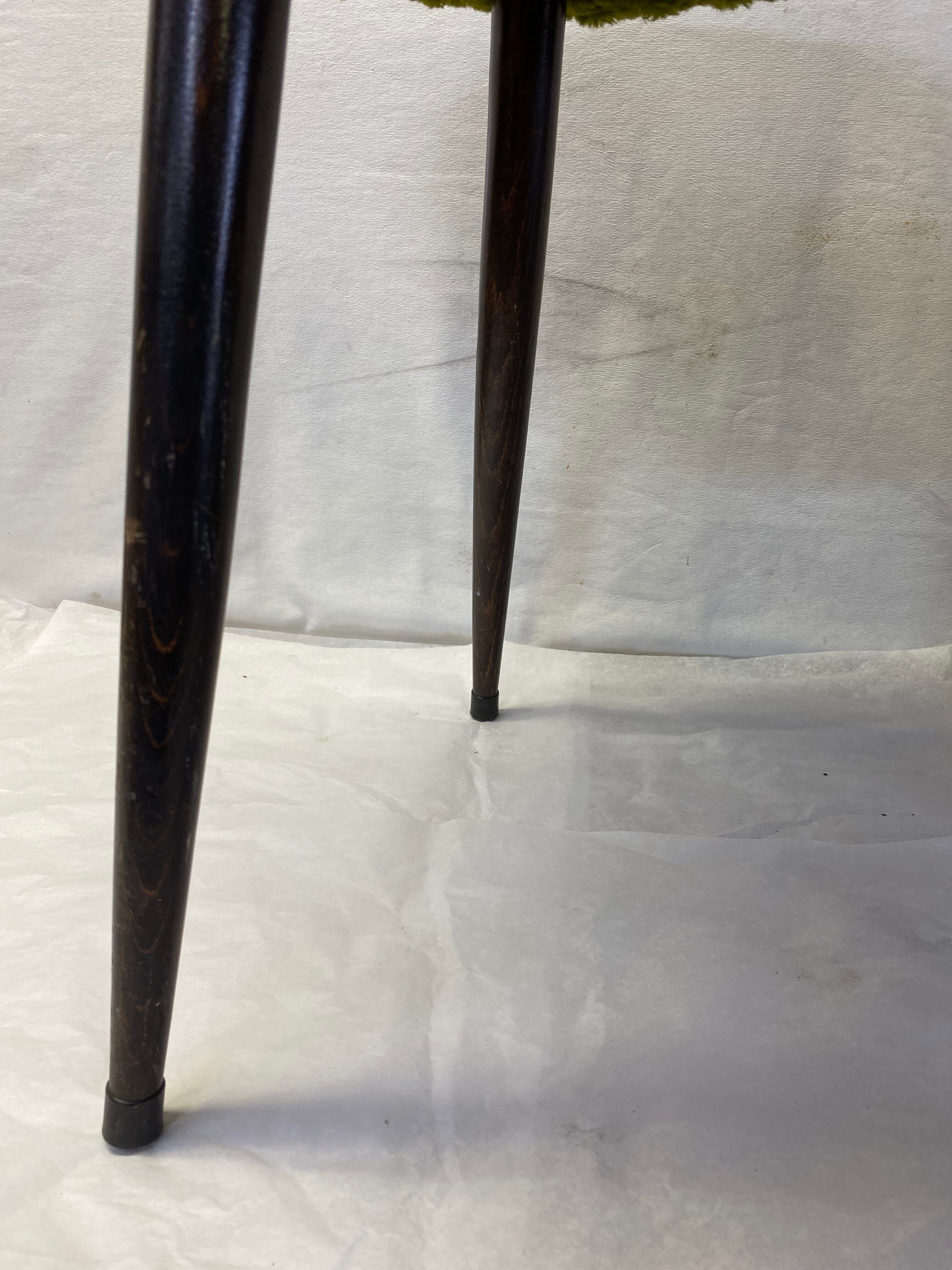 Vintage tripod stool red moumoute