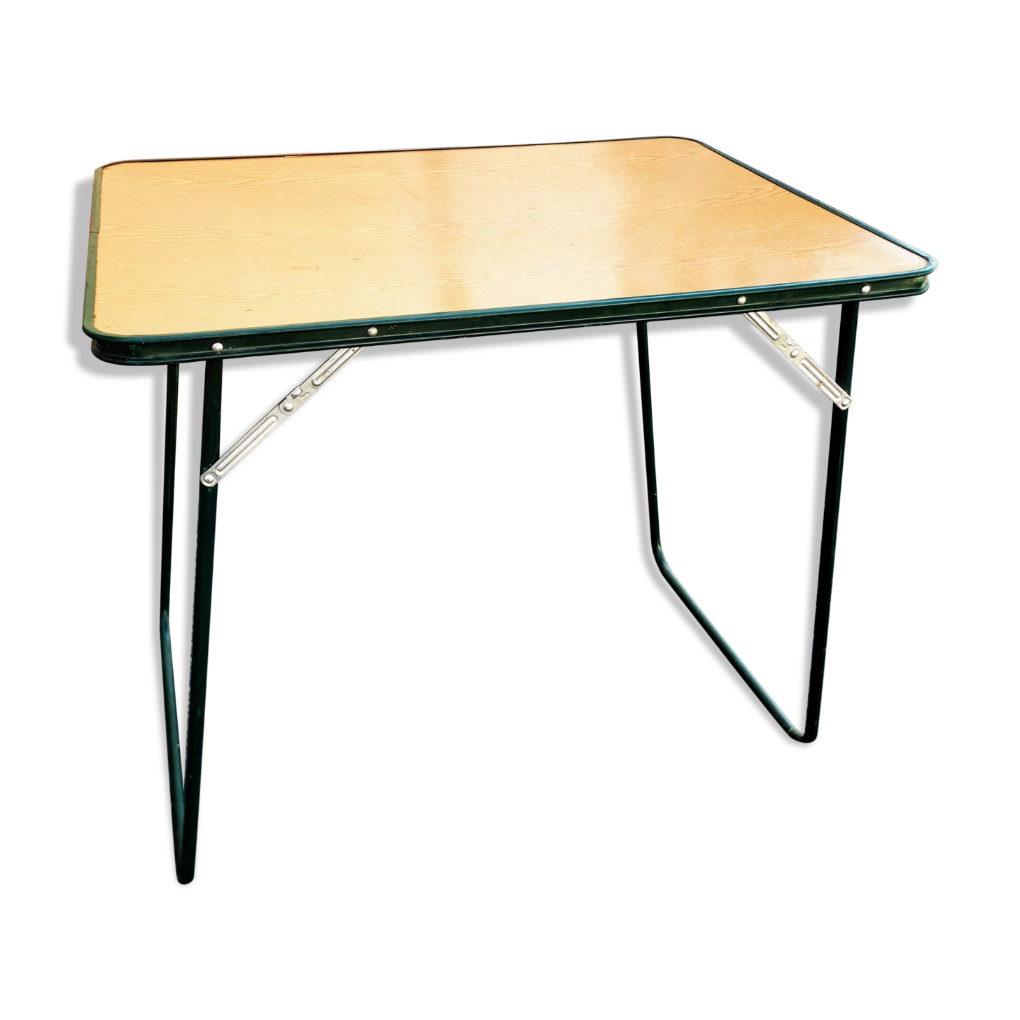 Folding camping table