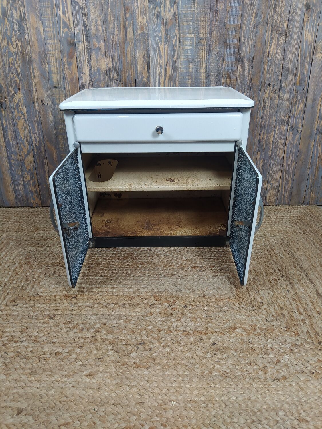 Meuble émaillé