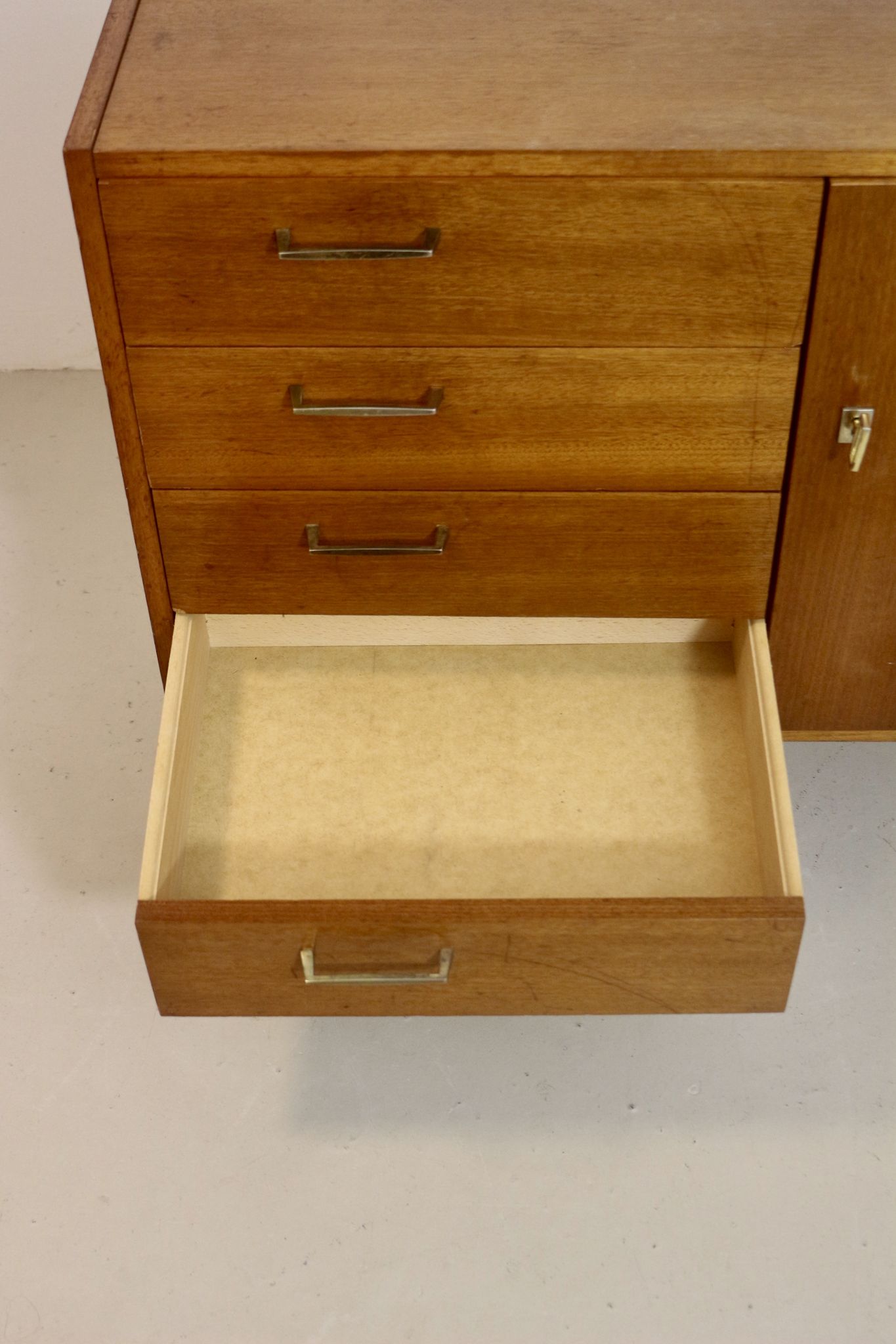 Scandinavian chest of drawers, consisting of 4 drawers, year 60. Ref calypso