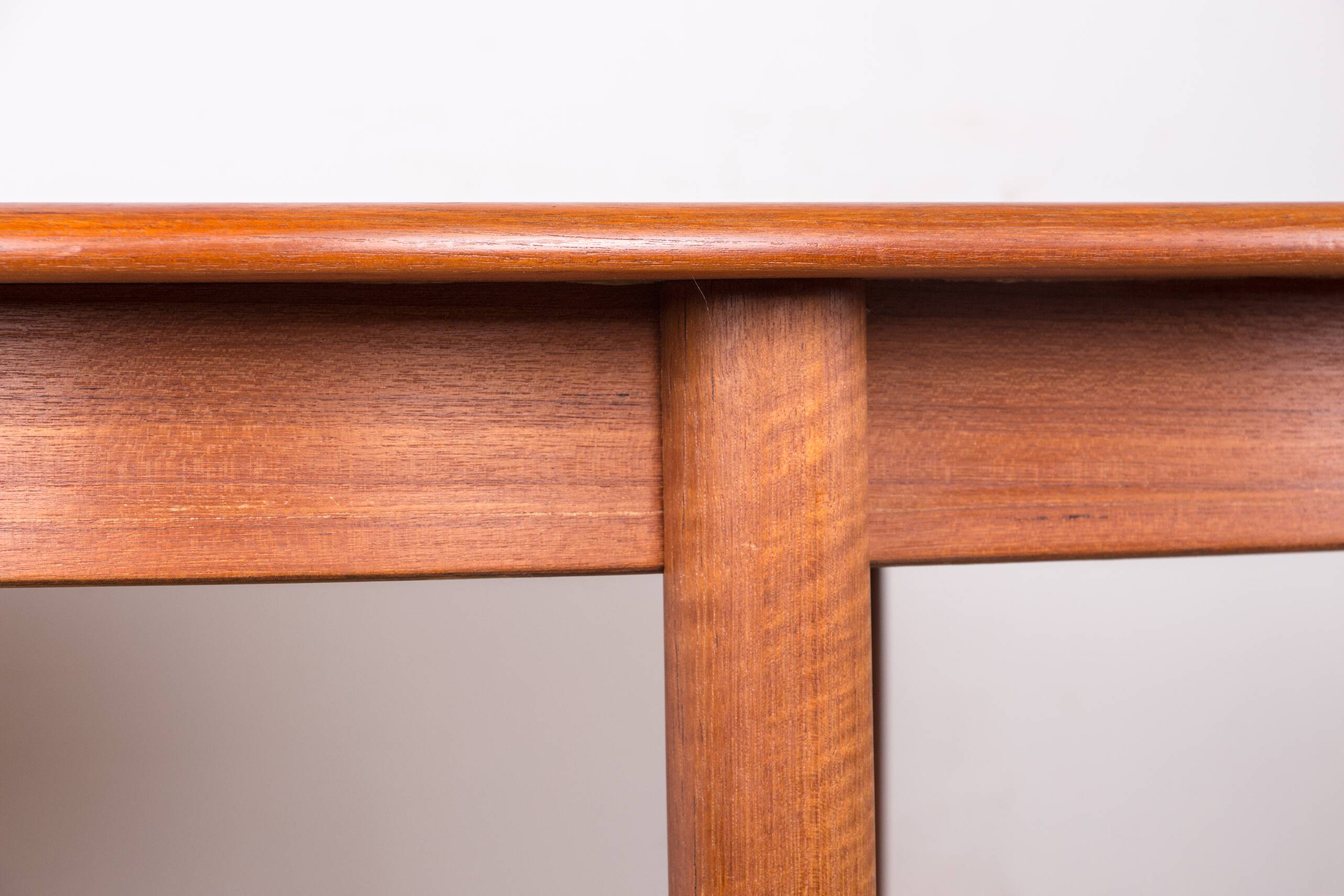 Danish oval teak dining table by Gudme Mobelfabrik 1960.